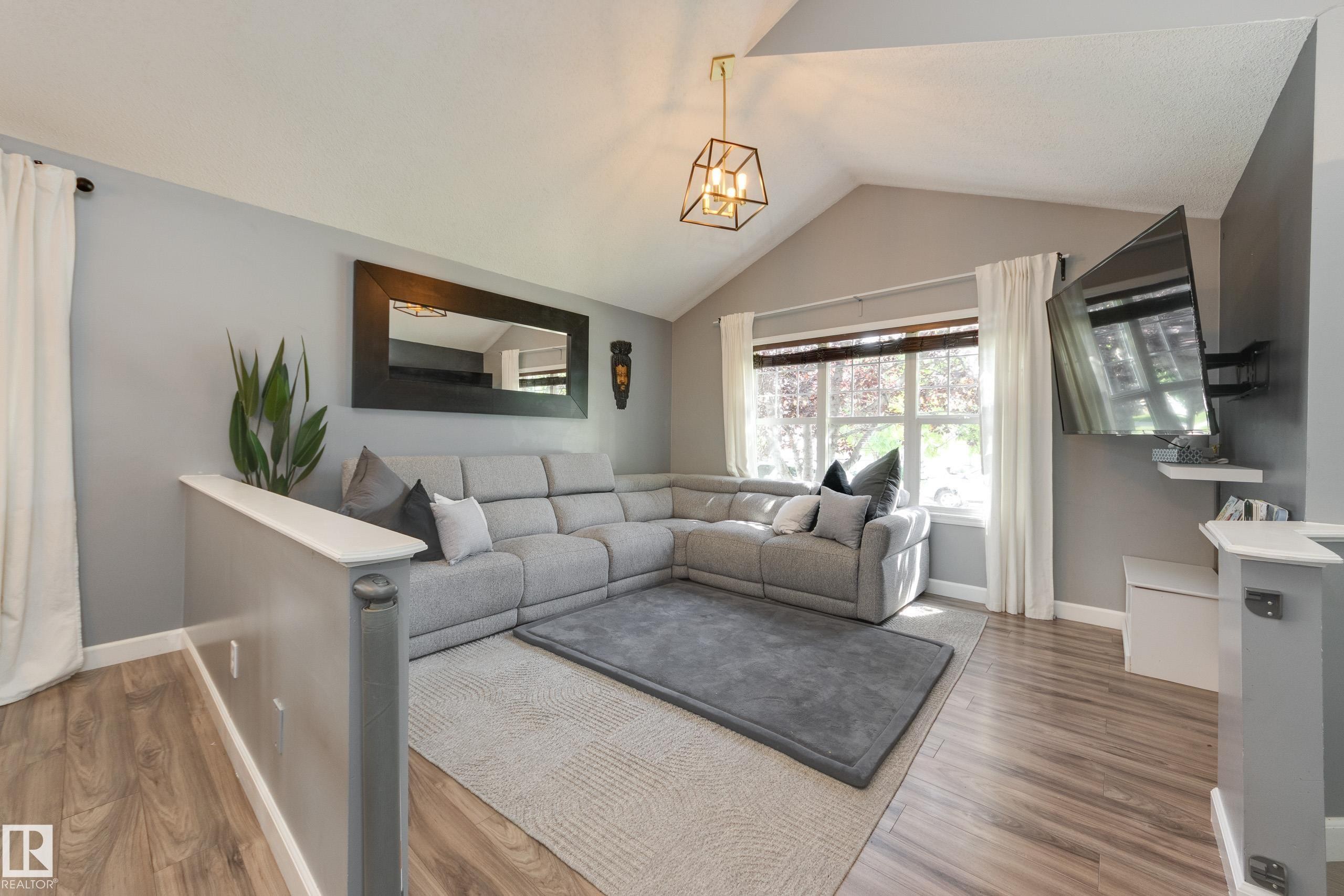 7904 13 Avenue Sw, Edmonton, AB