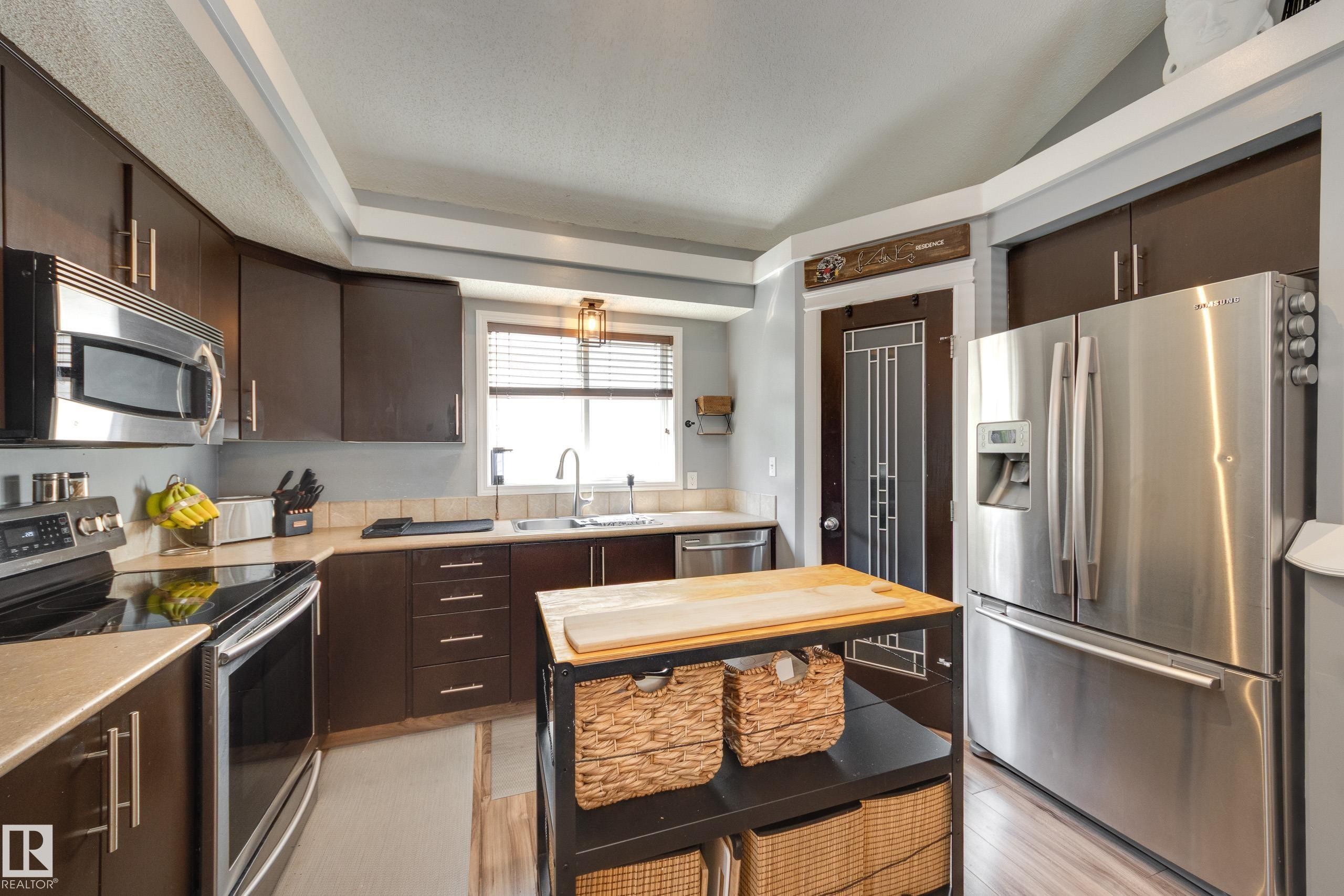 7904 13 Avenue Sw, Edmonton, AB
