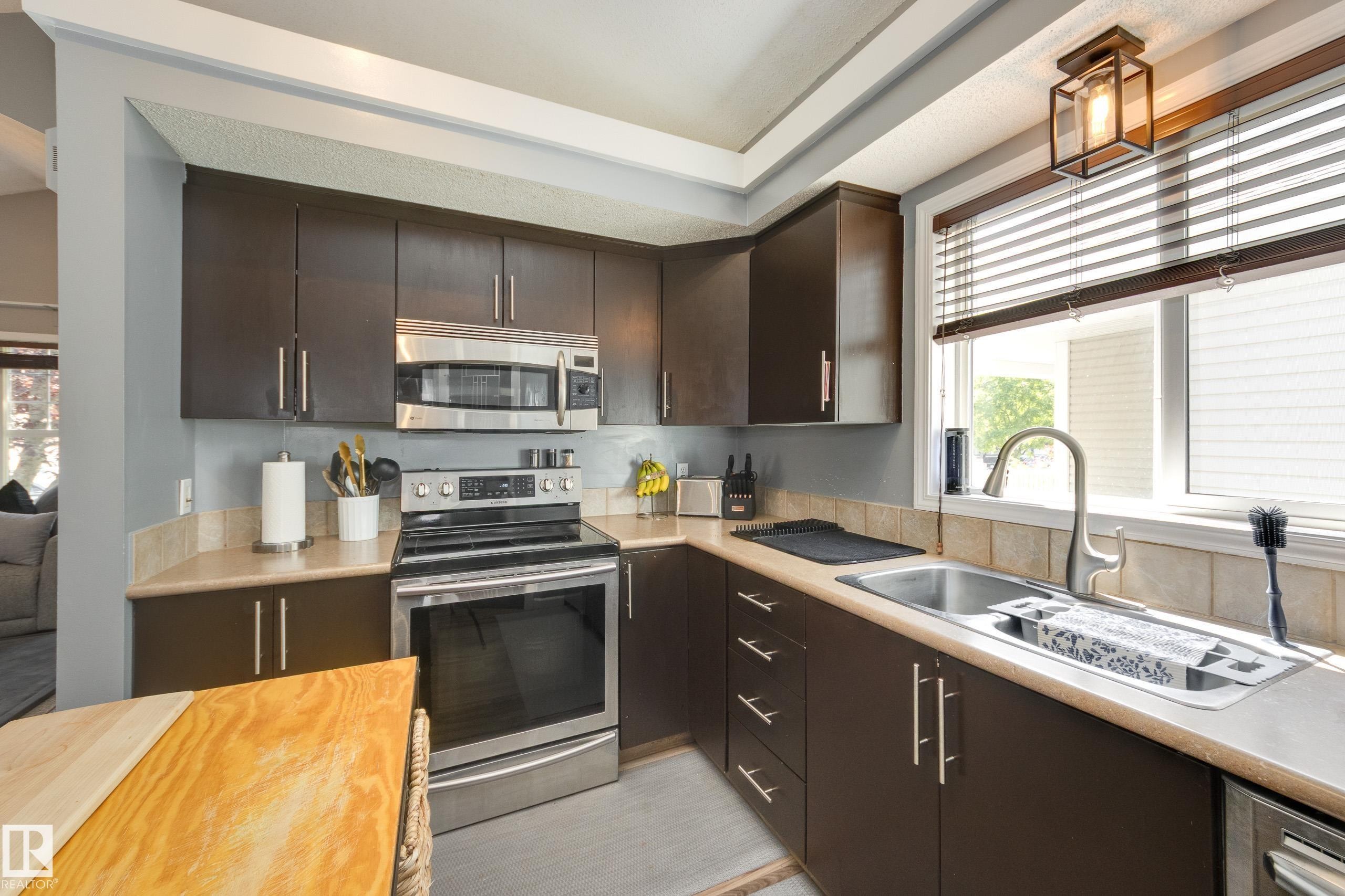 7904 13 Avenue Sw, Edmonton, AB