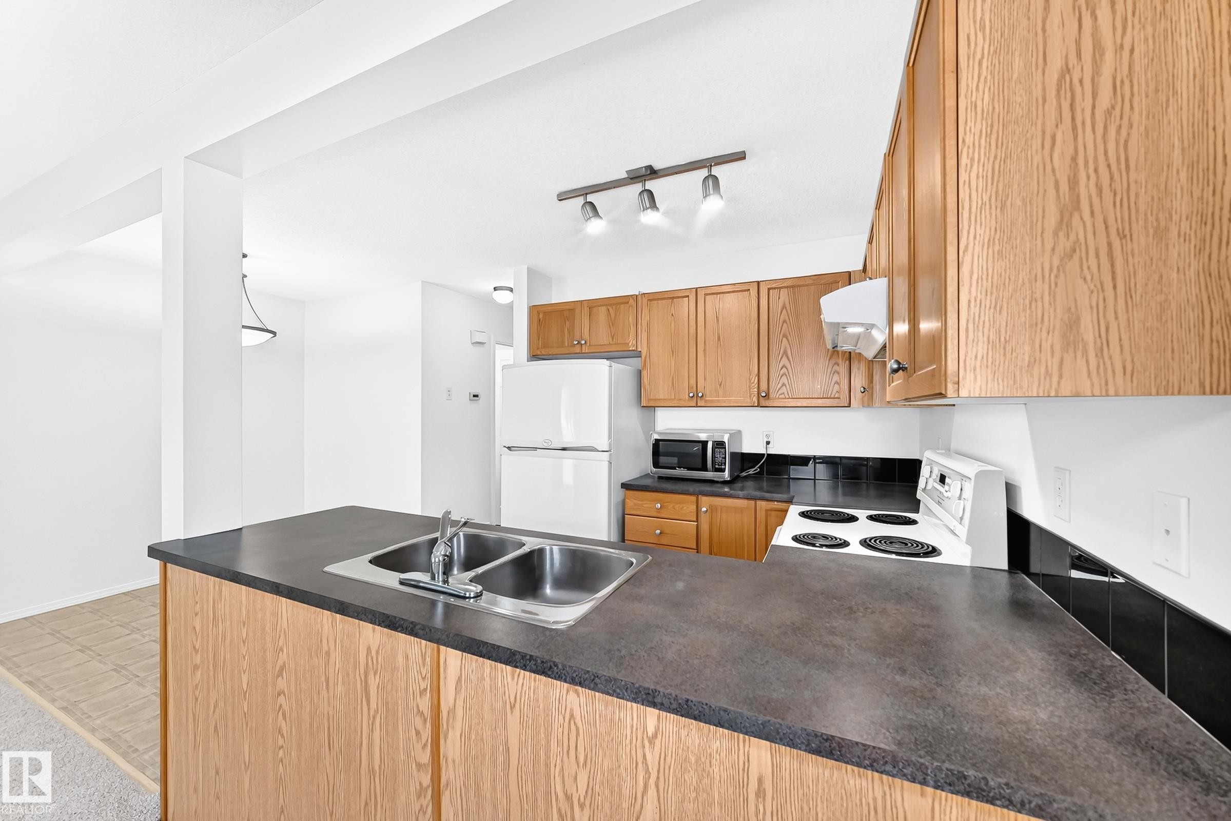 #93 230 Edwards Dr Sw, Edmonton, AB - Indoor Photo Showing Kitchen With Double Sink