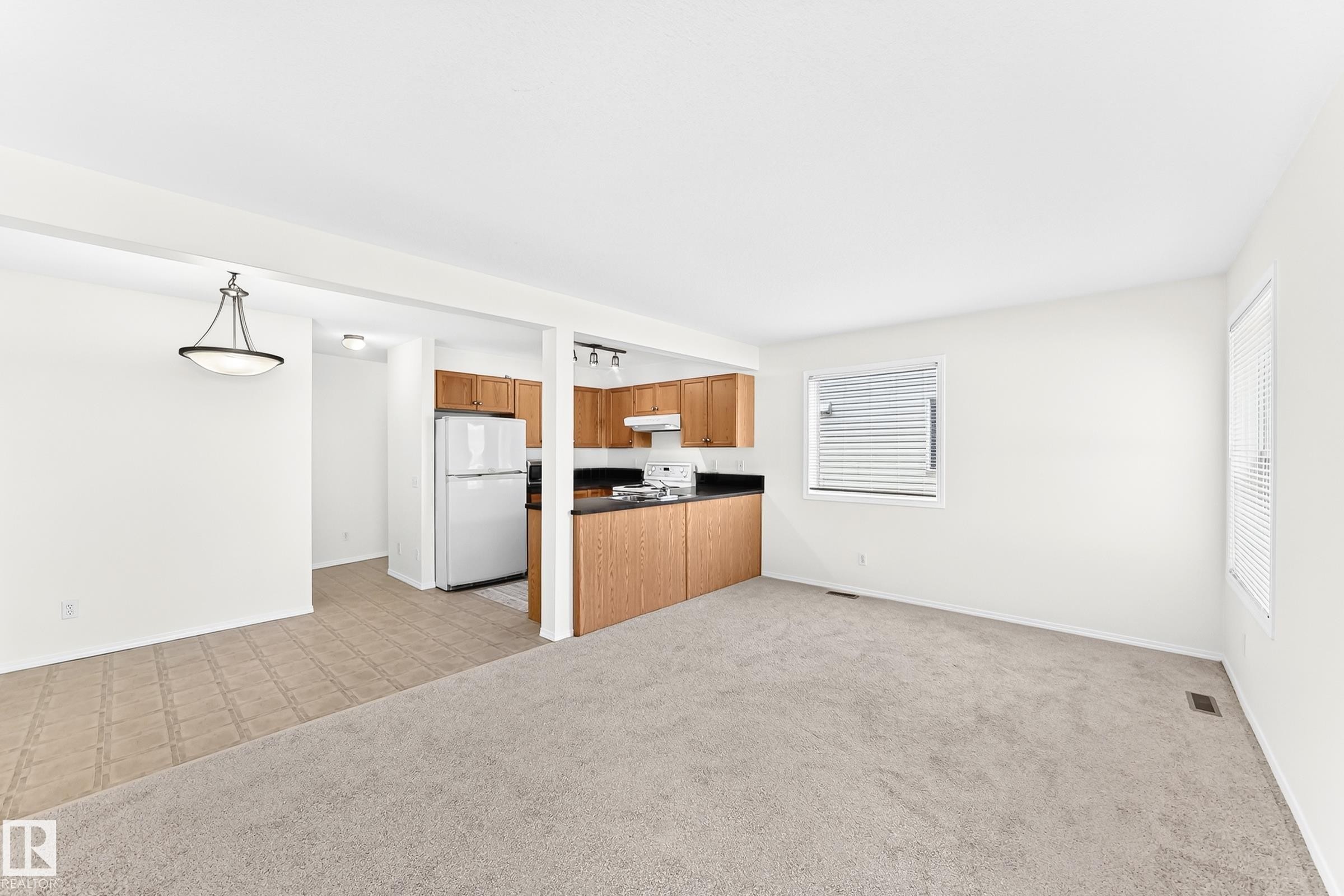 #93 230 Edwards Dr Sw, Edmonton, AB - Indoor Photo Showing Kitchen