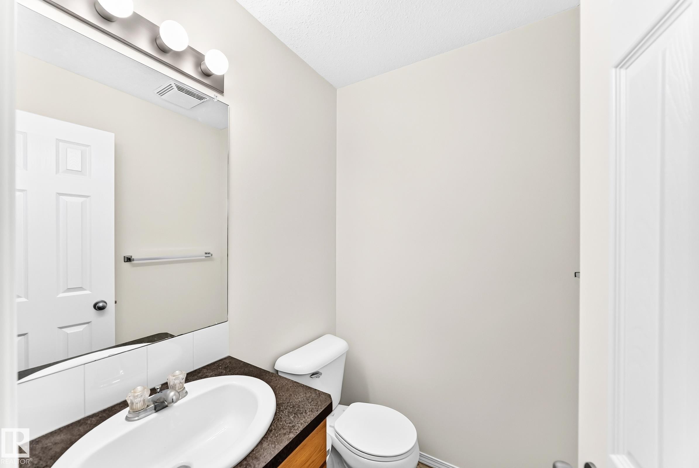 #93 230 Edwards Dr Sw, Edmonton, AB - Indoor Photo Showing Bathroom
