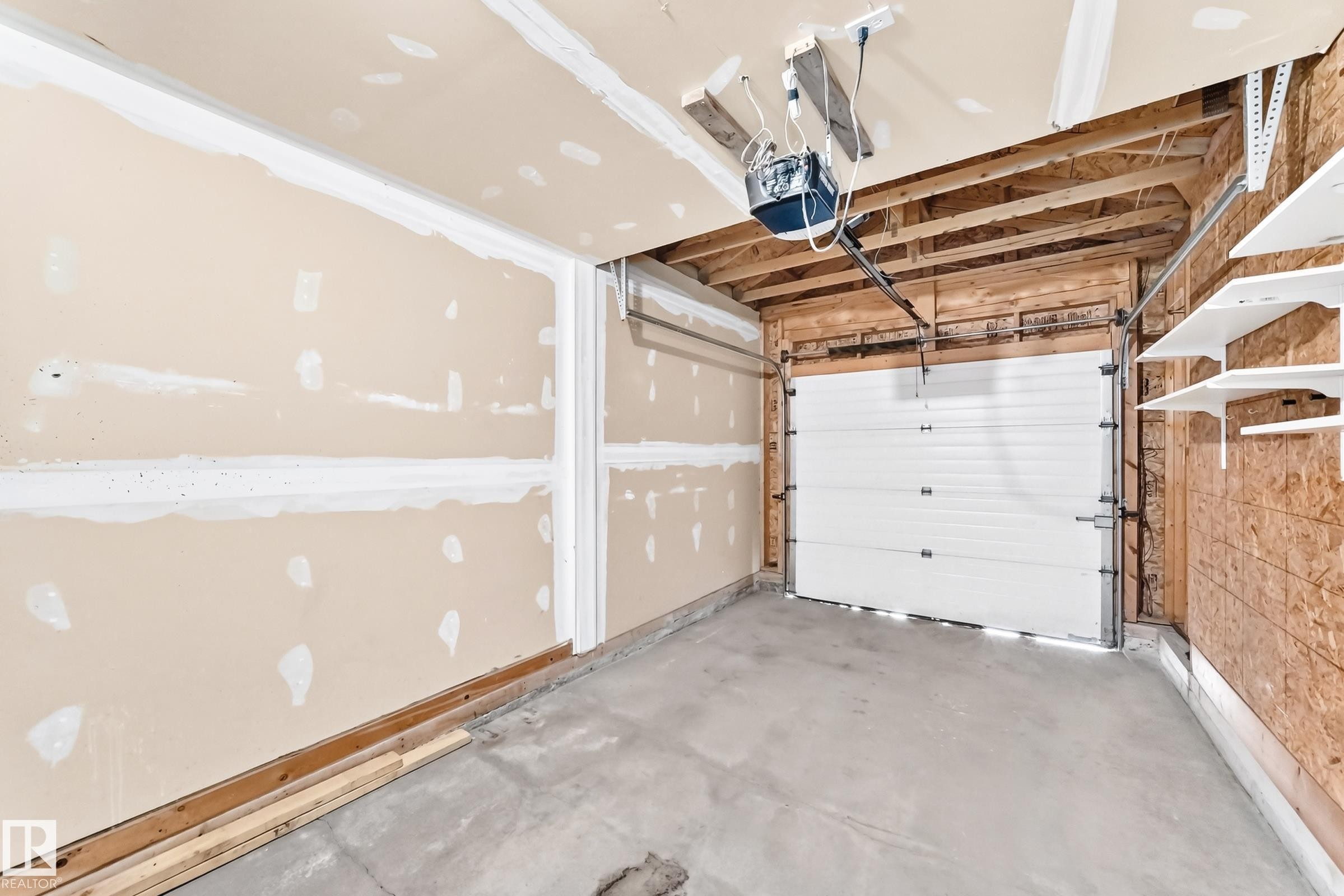 #93 230 Edwards Dr Sw, Edmonton, AB - Indoor Photo Showing Garage