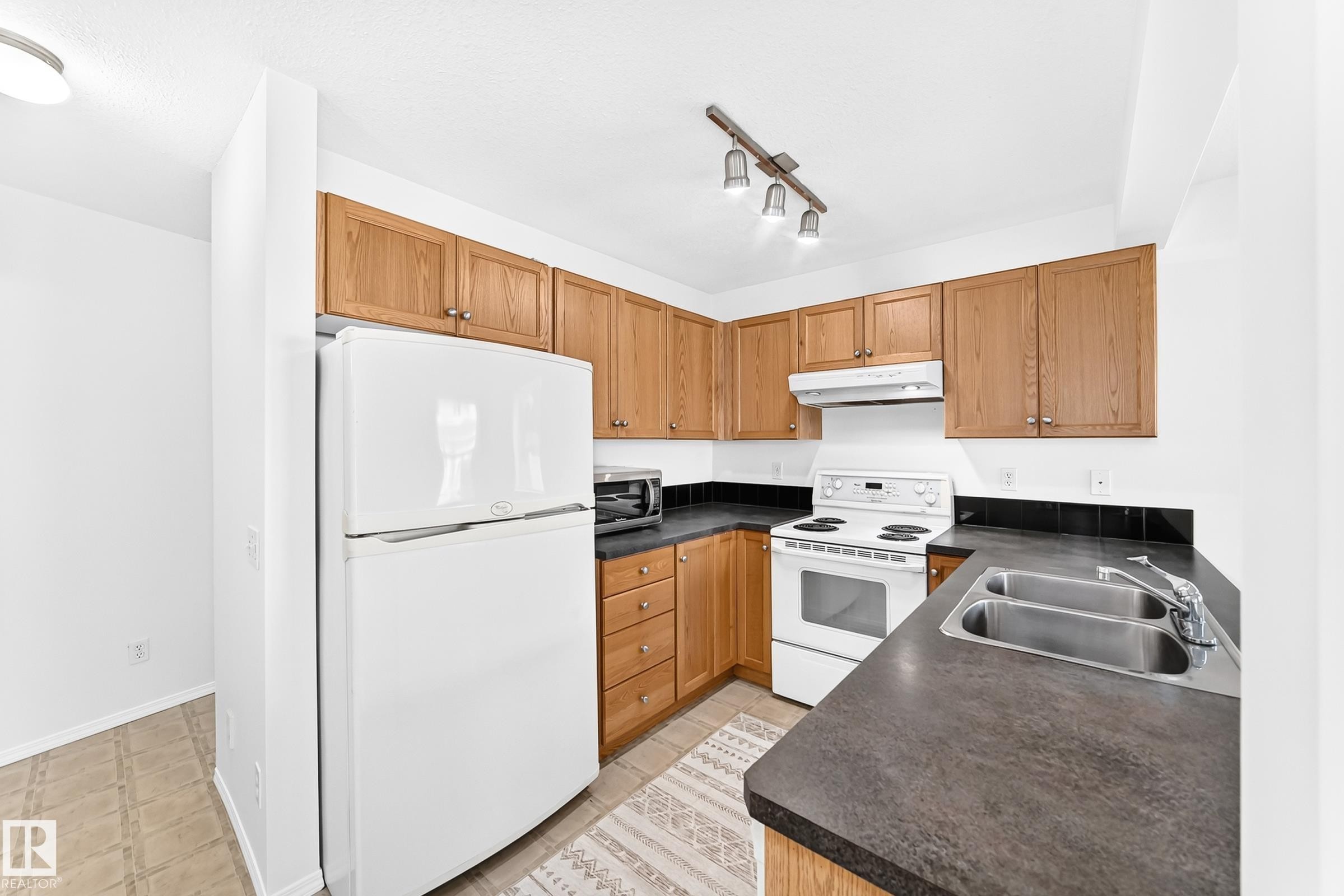 #93 230 Edwards Dr Sw, Edmonton, AB - Indoor Photo Showing Kitchen With Double Sink