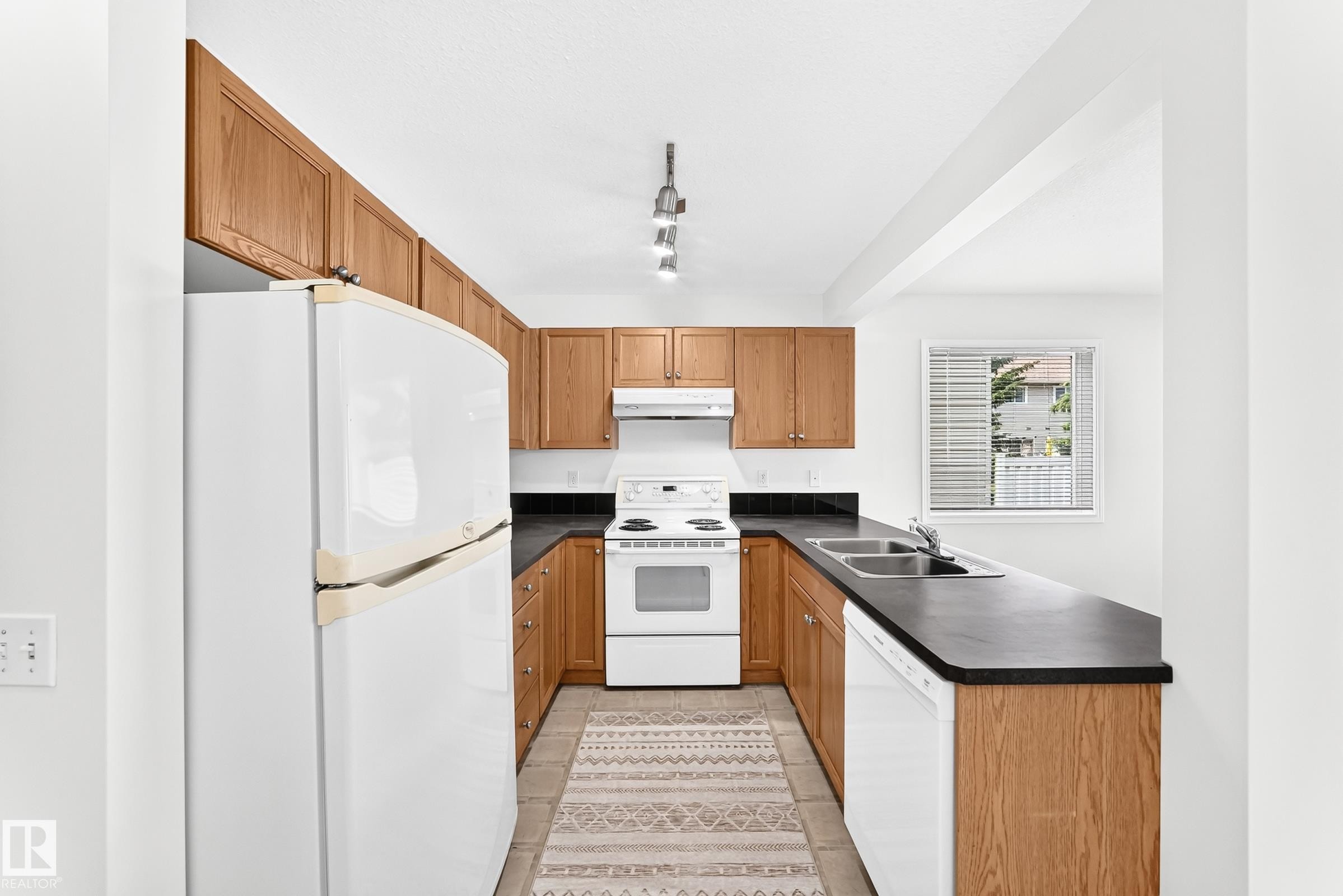 #93 230 Edwards Dr Sw, Edmonton, AB - Indoor Photo Showing Kitchen With Double Sink