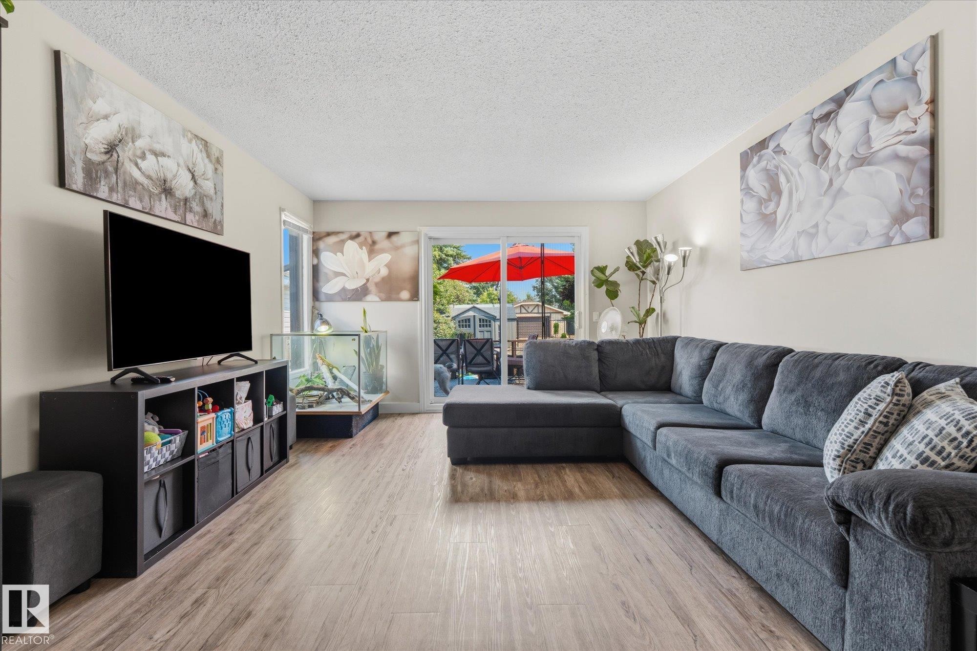 79 Greystone Drive, Spruce Grove, AB - Indoor Photo Showing Living Room