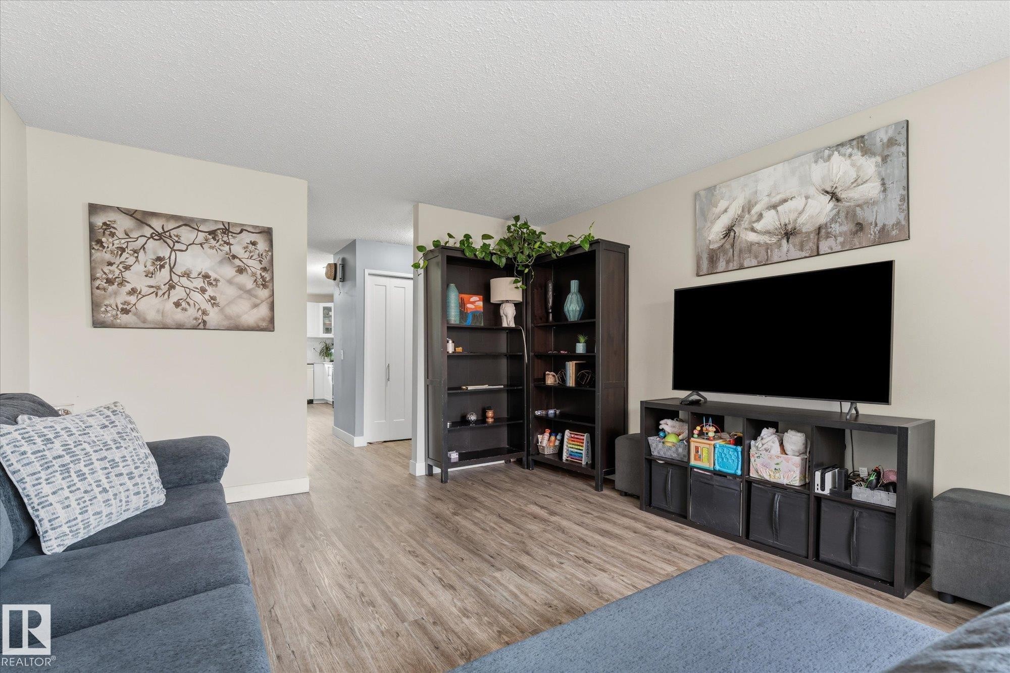 79 Greystone Drive, Spruce Grove, AB - Indoor Photo Showing Living Room
