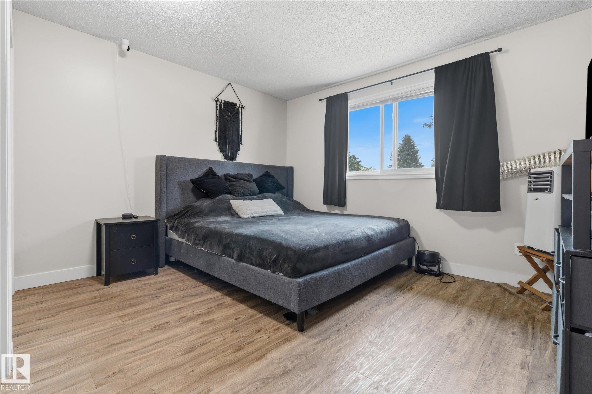 79 Greystone Drive, Spruce Grove, AB - Indoor Photo Showing Bedroom