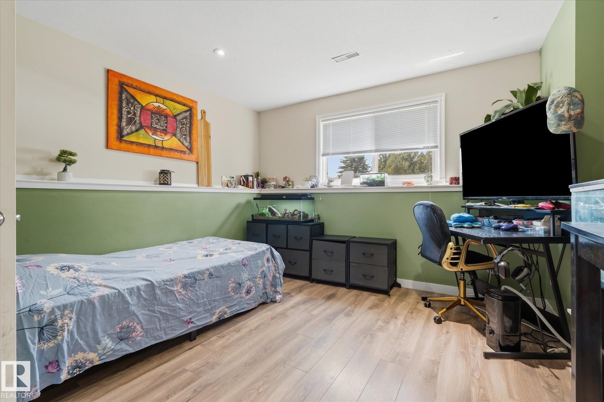 79 Greystone Drive, Spruce Grove, AB - Indoor Photo Showing Bedroom