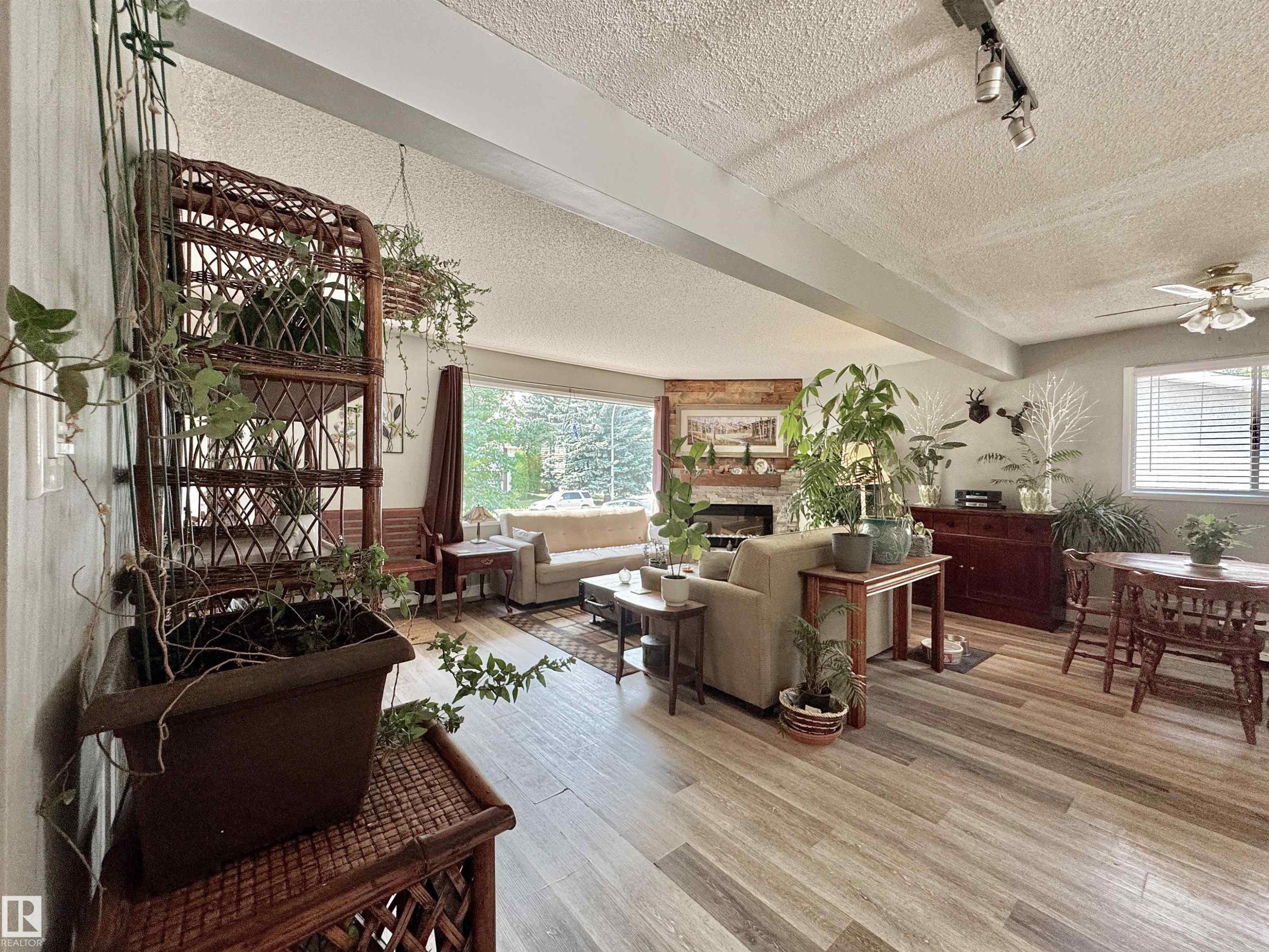 119 Garland Crescent, Sherwood Park, AB - Indoor Photo Showing Living Room