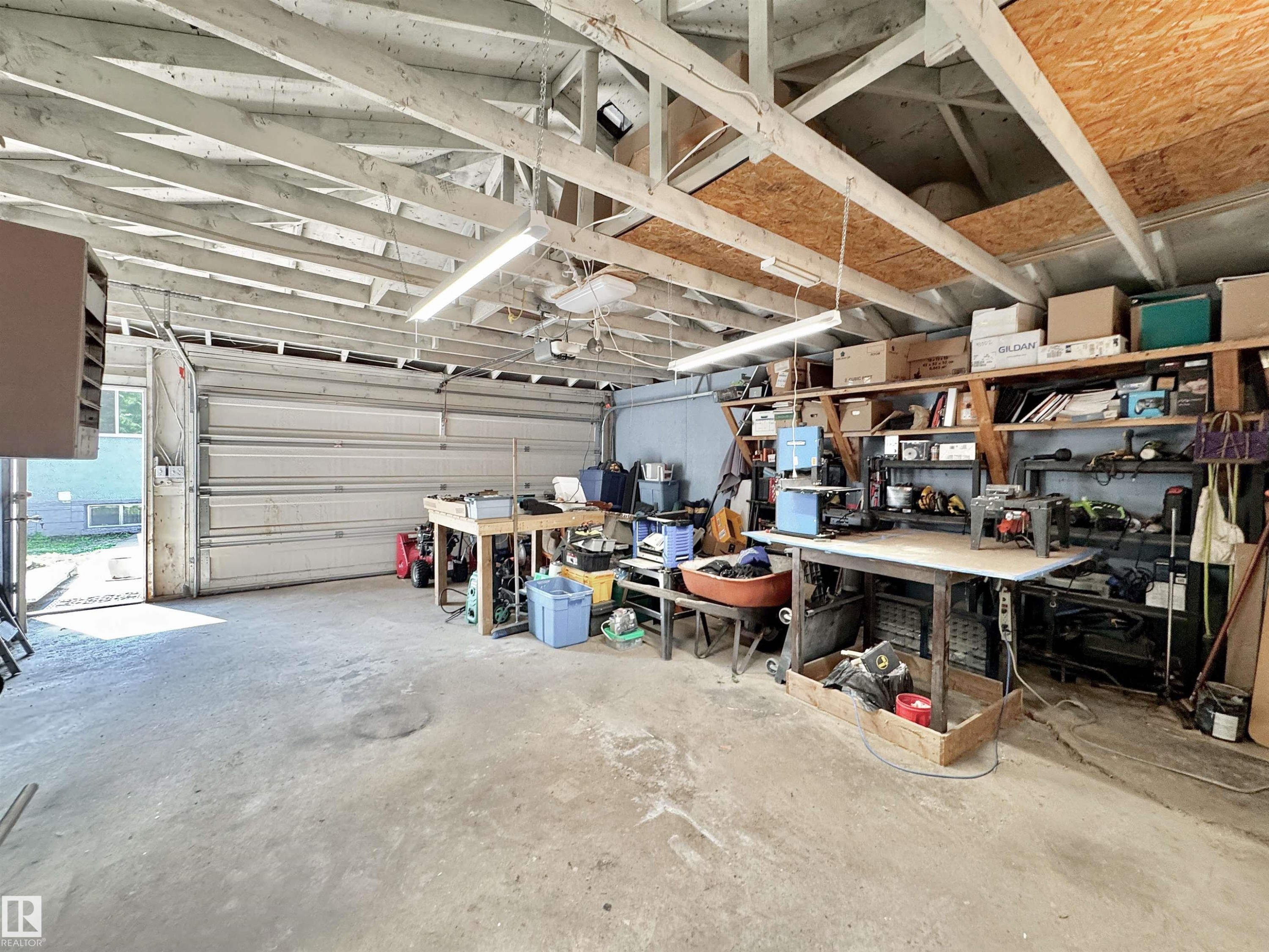 119 Garland Crescent, Sherwood Park, AB - Indoor Photo Showing Garage