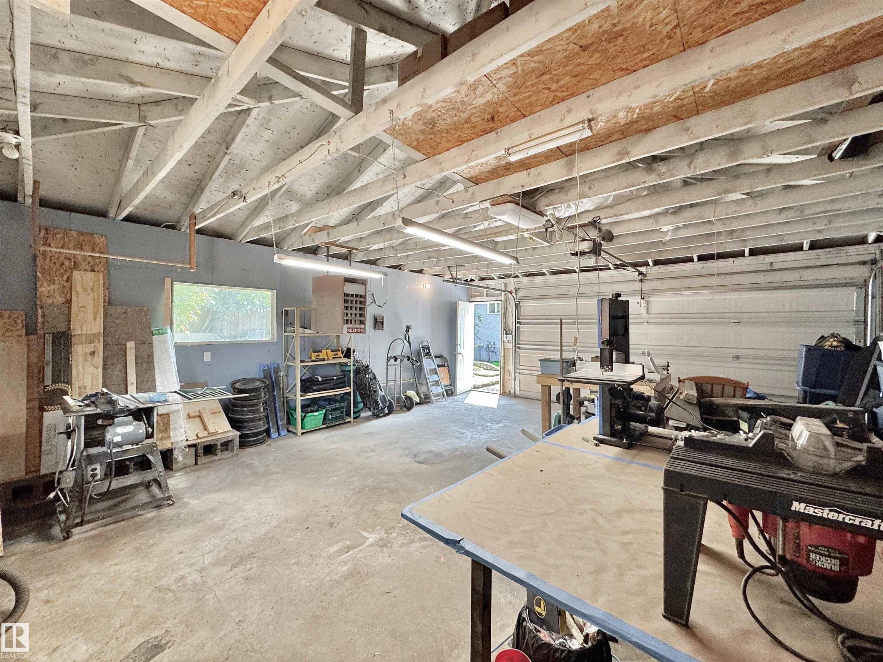 119 Garland Crescent, Sherwood Park, AB - Indoor Photo Showing Garage
