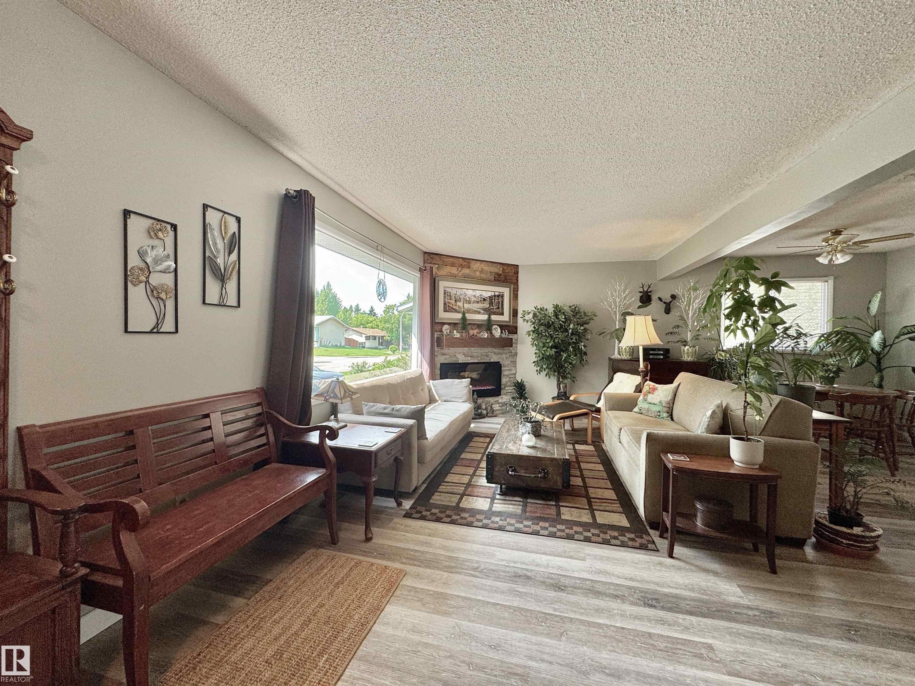 119 Garland Crescent, Sherwood Park, AB - Indoor Photo Showing Living Room