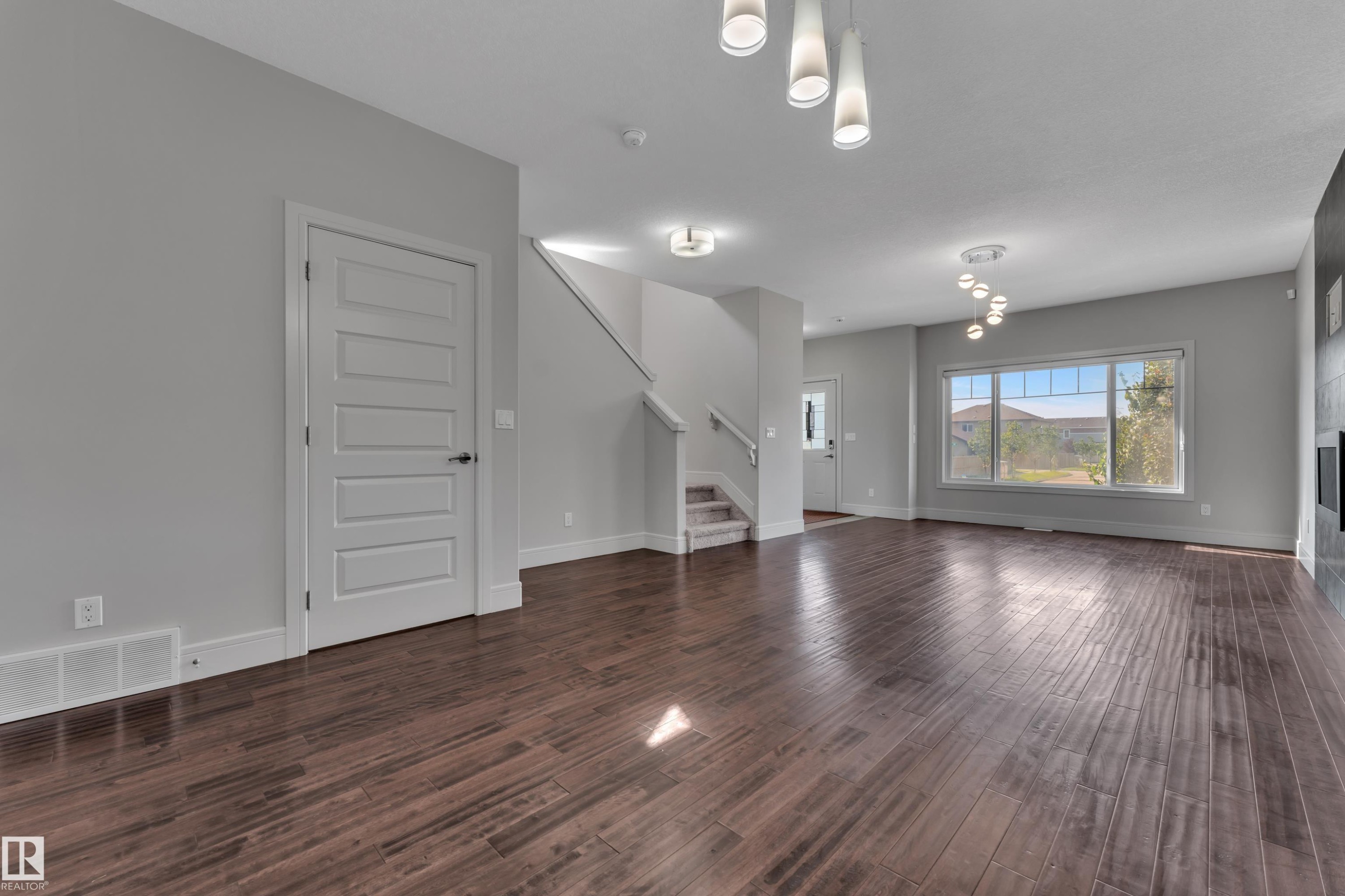 2604 20 Avenue Nw, Edmonton, AB - Indoor Photo Showing Other Room