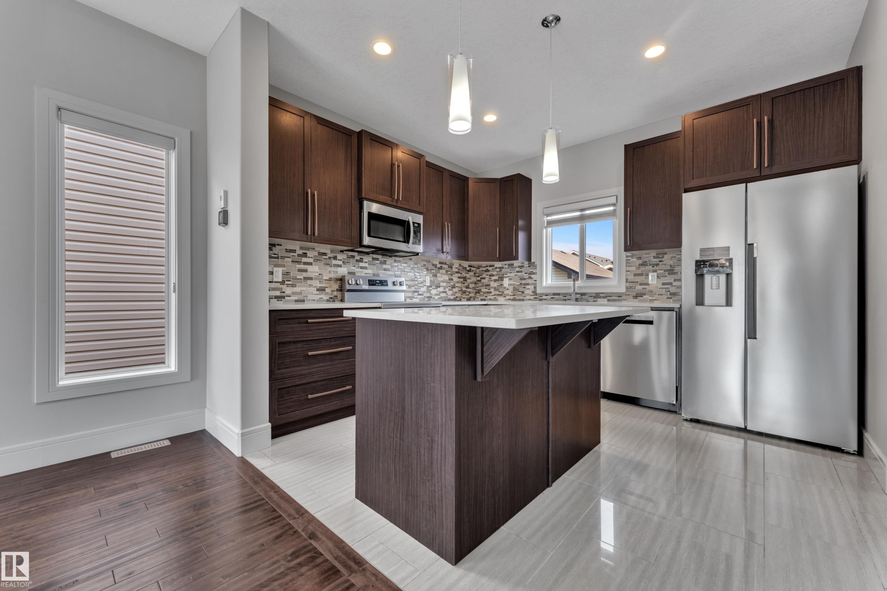 2604 20 Avenue Nw, Edmonton, AB - Indoor Photo Showing Kitchen With Upgraded Kitchen