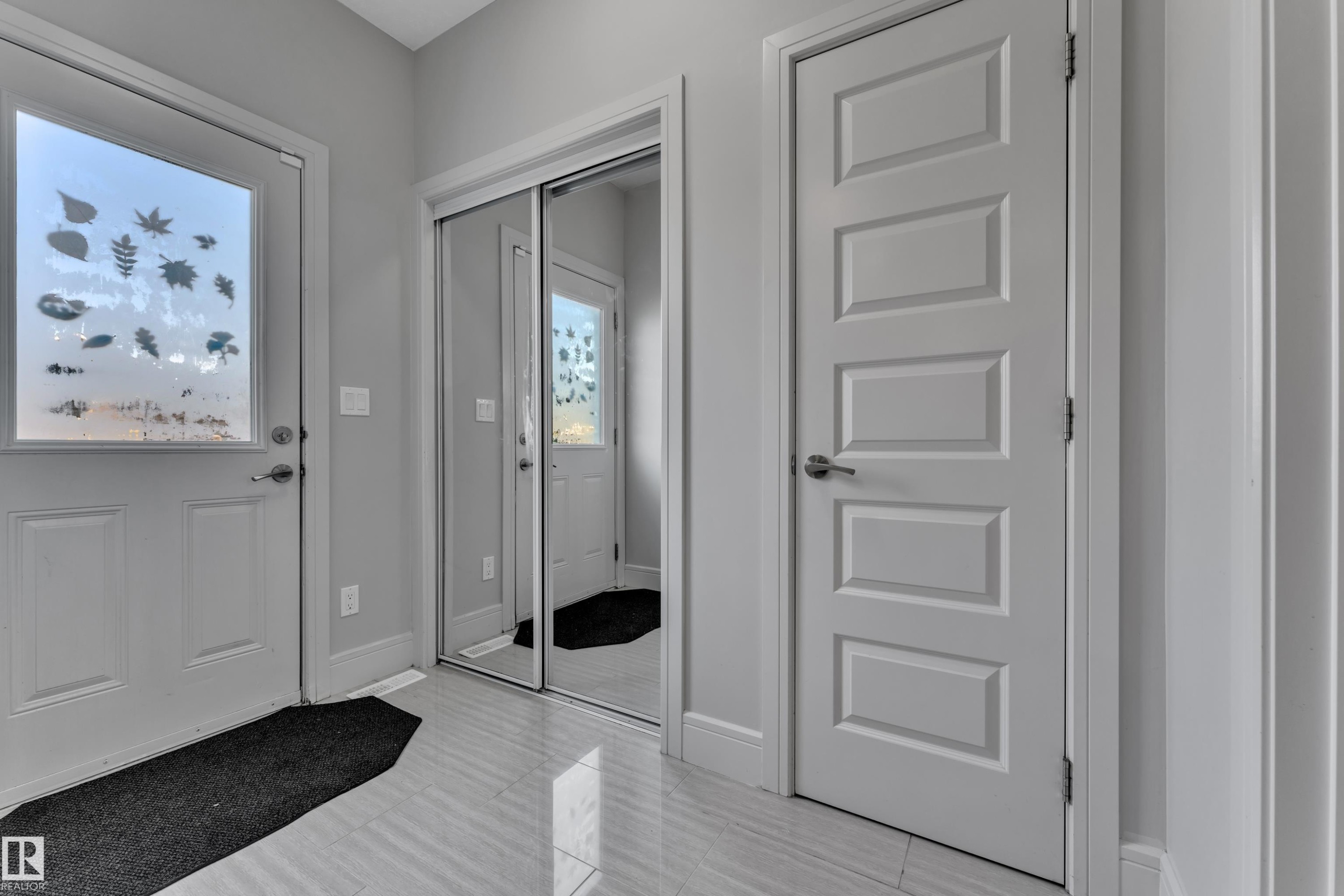 2604 20 Avenue Nw, Edmonton, AB - Indoor Photo Showing Other Room