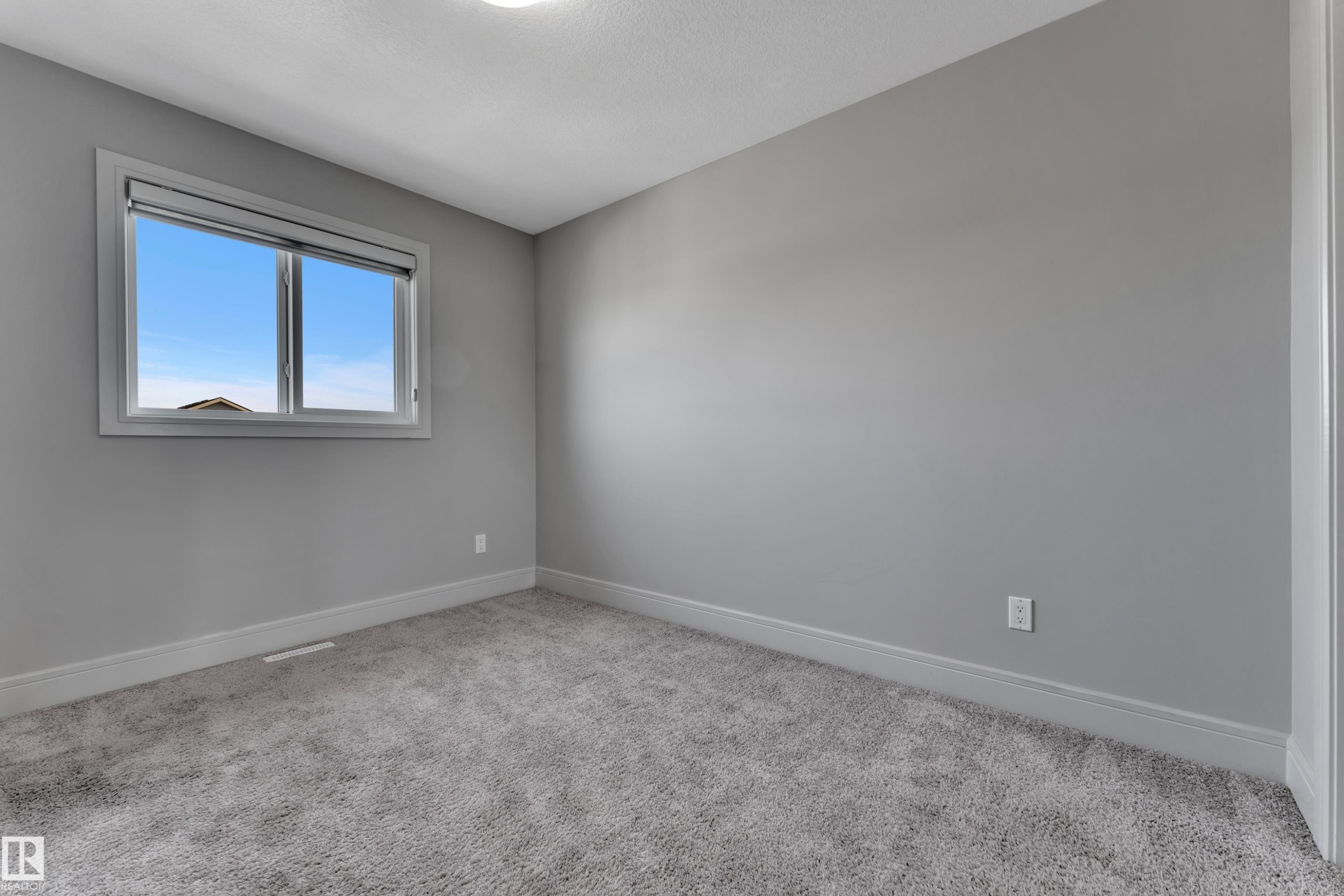 2604 20 Avenue Nw, Edmonton, AB - Indoor Photo Showing Other Room