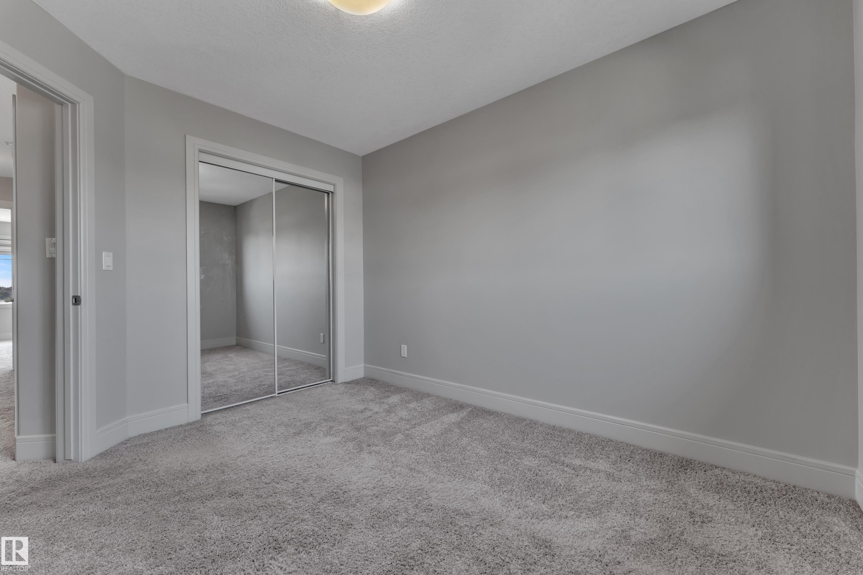 2604 20 Avenue Nw, Edmonton, AB - Indoor Photo Showing Other Room
