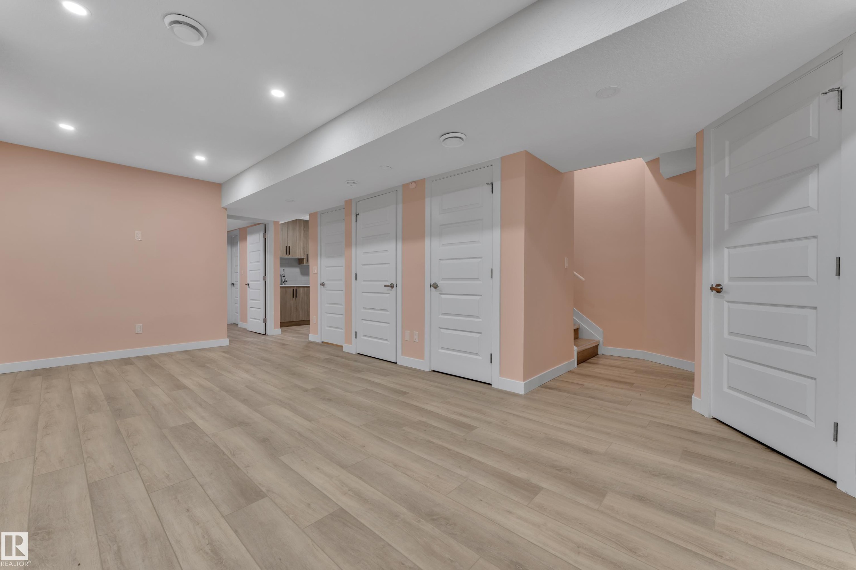2604 20 Avenue Nw, Edmonton, AB - Indoor