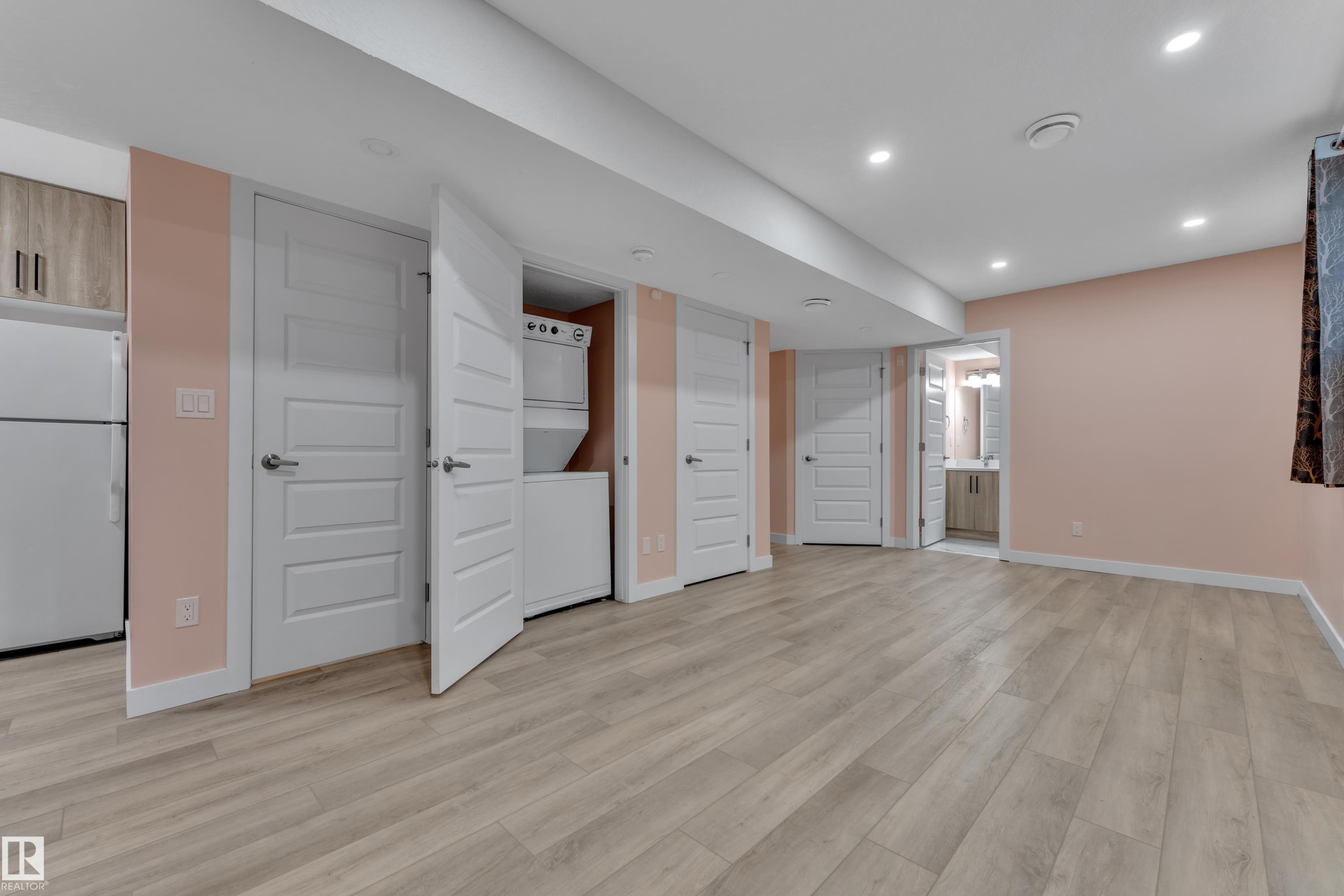2604 20 Avenue Nw, Edmonton, AB - Indoor Photo Showing Other Room