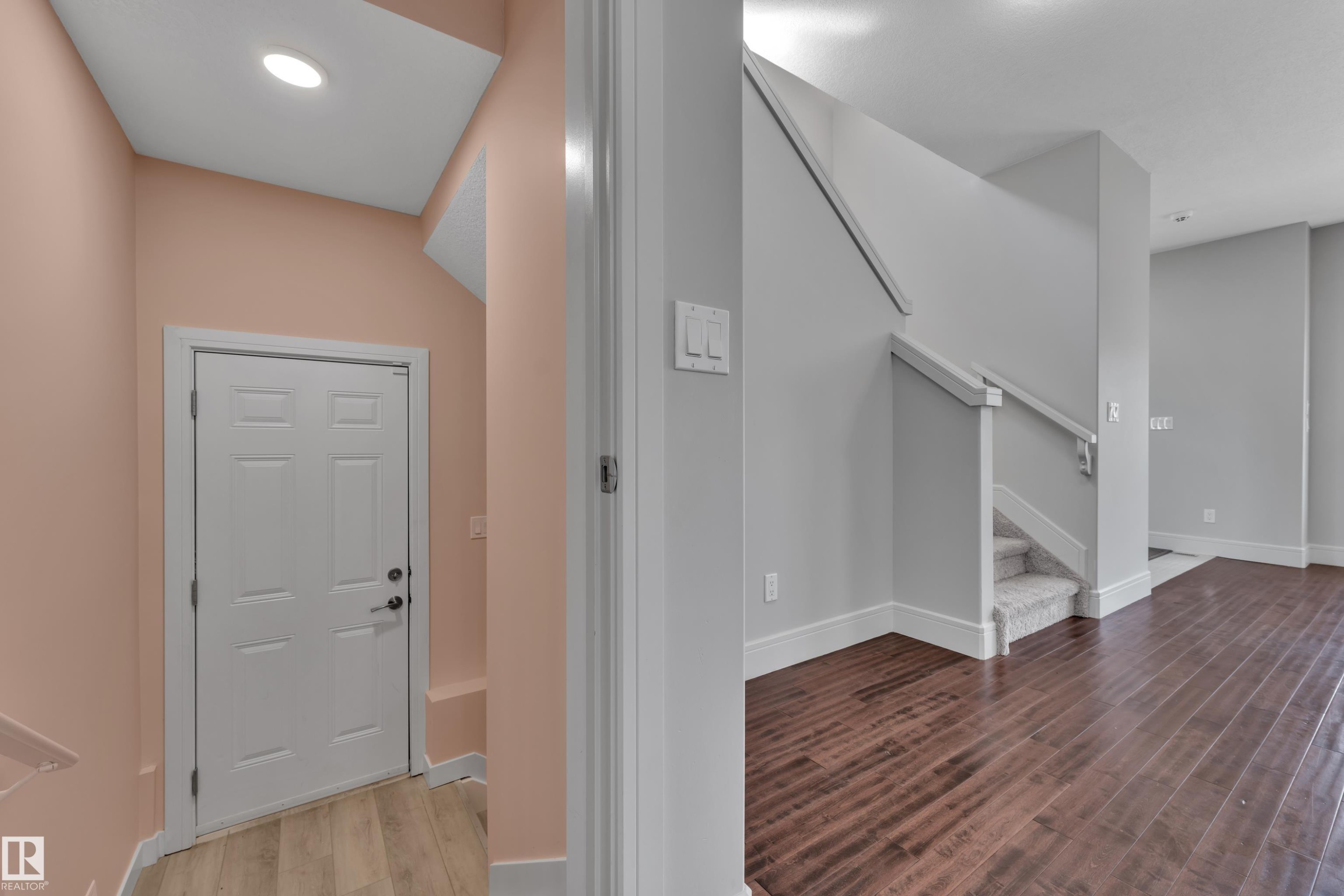 2604 20 Avenue Nw, Edmonton, AB - Indoor Photo Showing Other Room