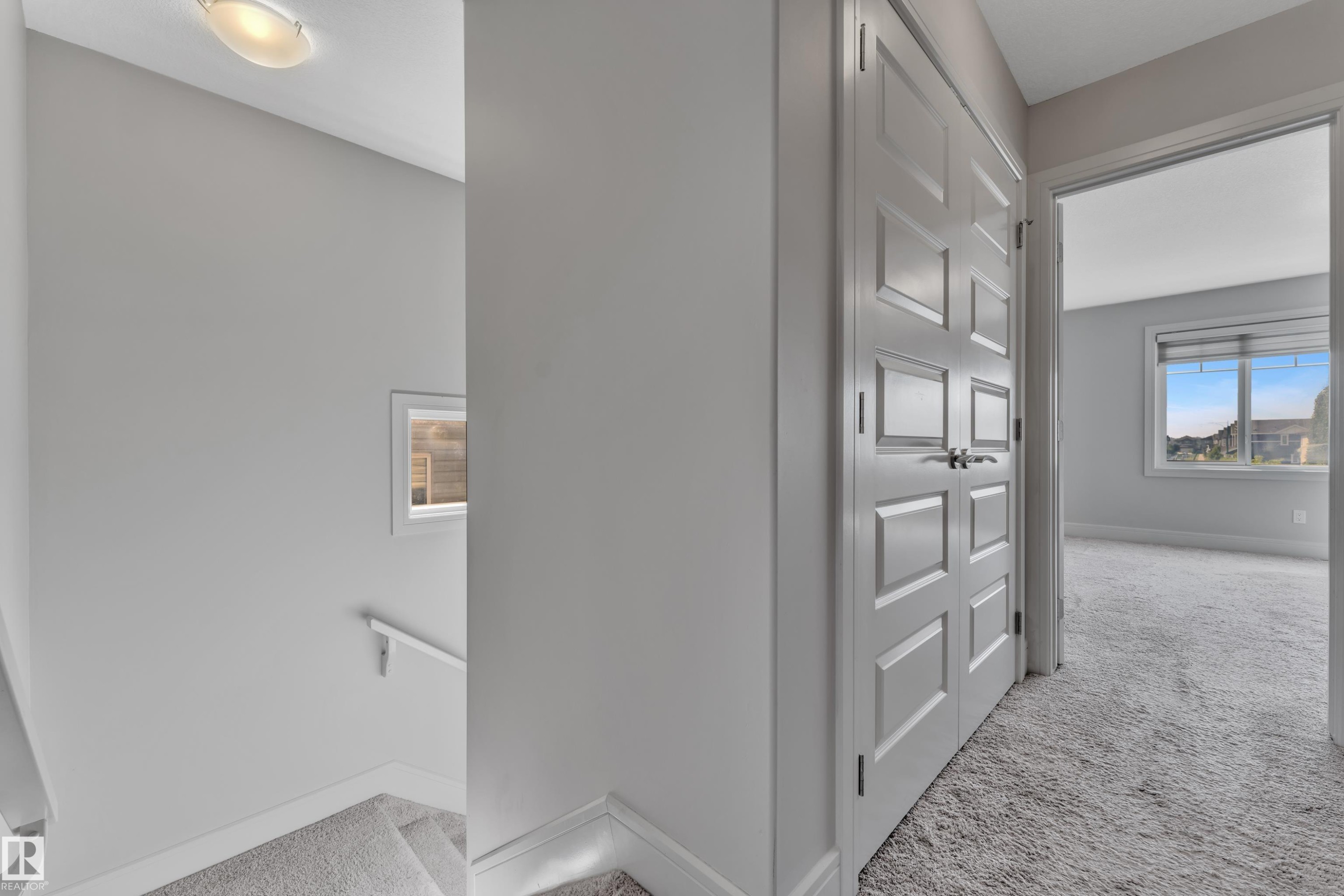 2604 20 Avenue Nw, Edmonton, AB - Indoor Photo Showing Other Room