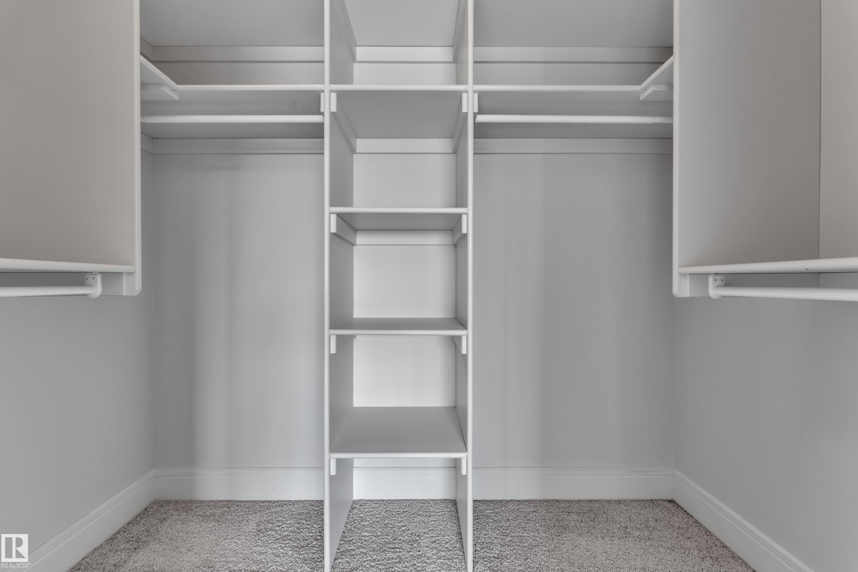 2604 20 Avenue Nw, Edmonton, AB - Indoor With Storage