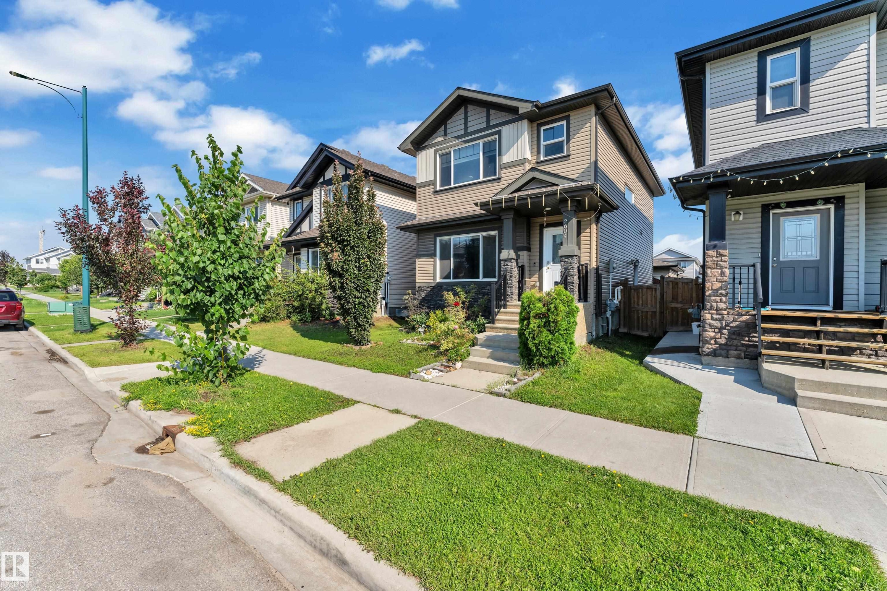 2604 20 Avenue Nw, Edmonton, AB - Outdoor With Facade