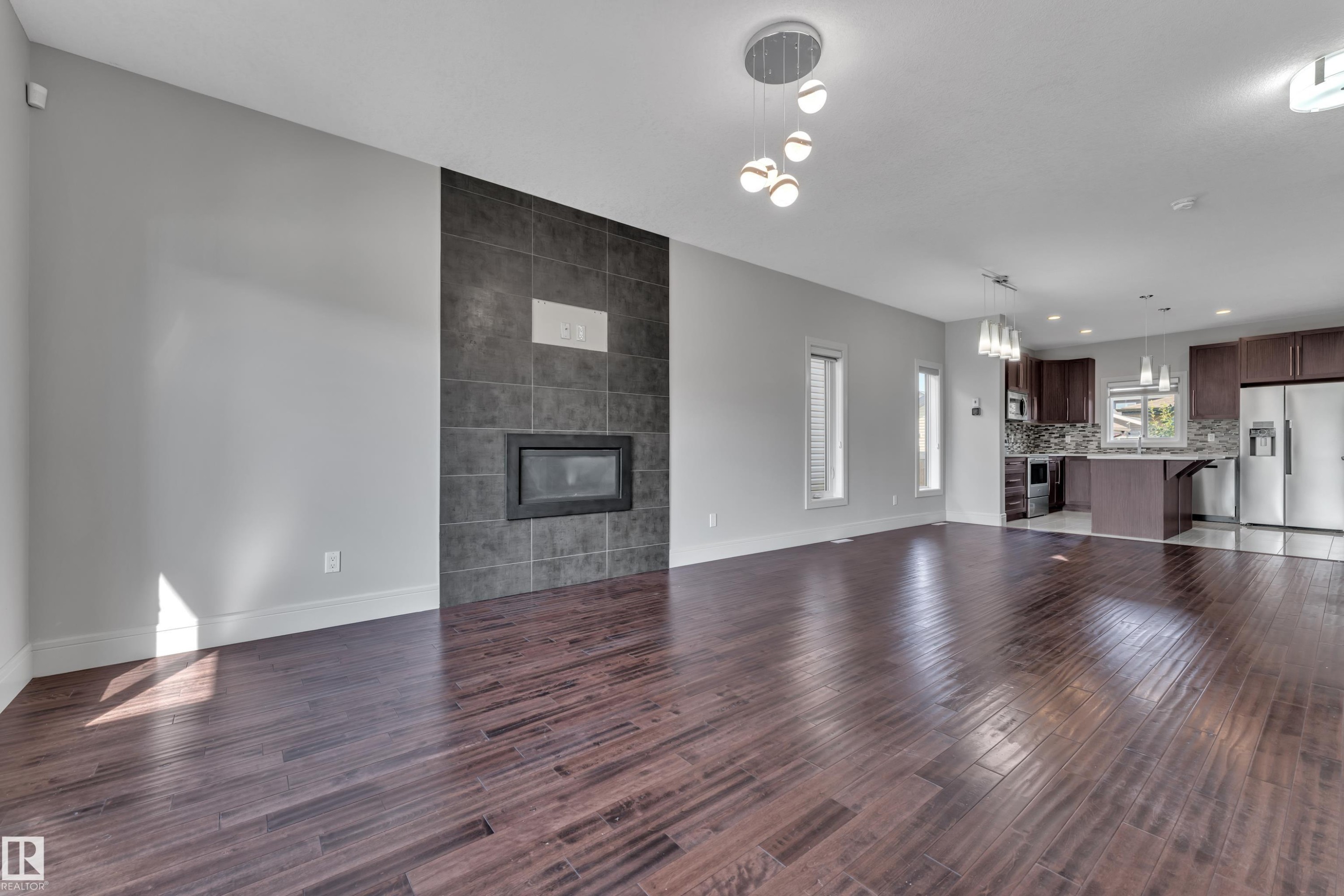 2604 20 Avenue Nw, Edmonton, AB - Indoor Photo Showing Living Room With Fireplace