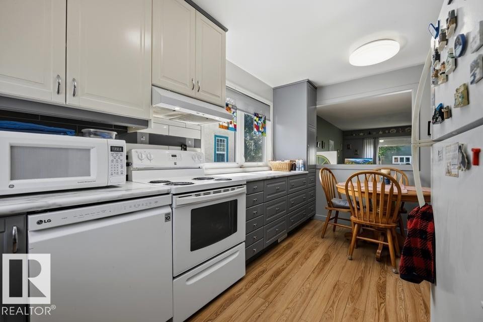 9823 151 Street Nw, Edmonton, AB - Indoor Photo Showing Kitchen