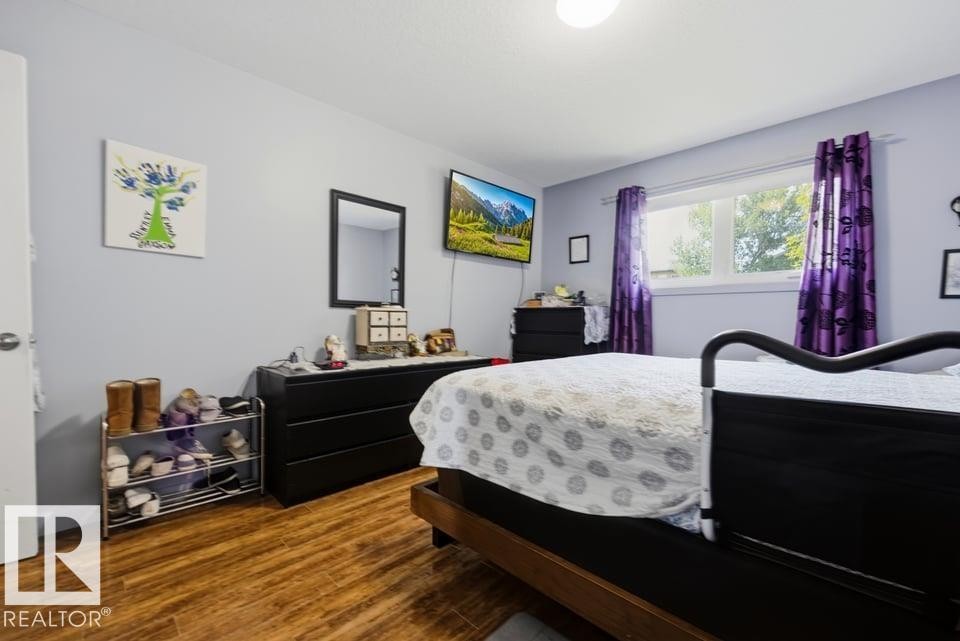 9823 151 Street Nw, Edmonton, AB - Indoor Photo Showing Bedroom