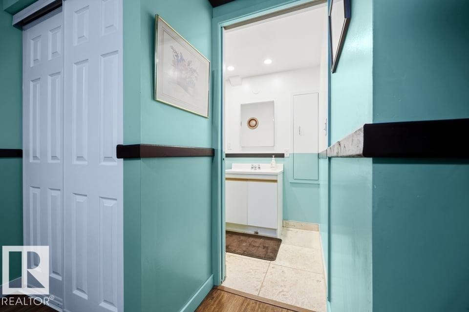 9823 151 Street Nw, Edmonton, AB - Indoor
