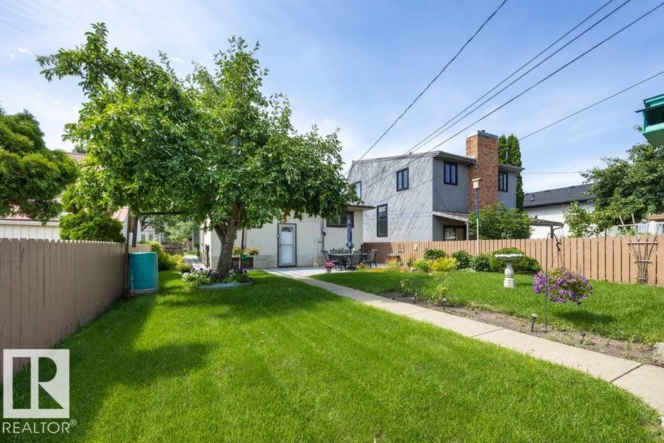 9823 151 Street Nw, Edmonton, AB - Outdoor