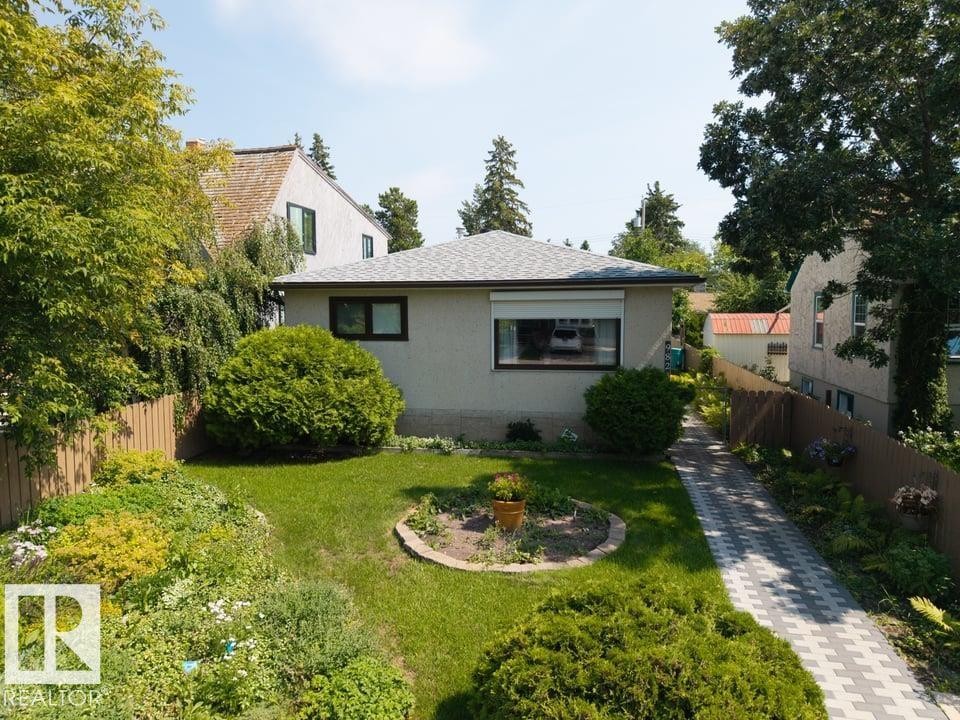 9823 151 Street Nw, Edmonton, AB - Outdoor