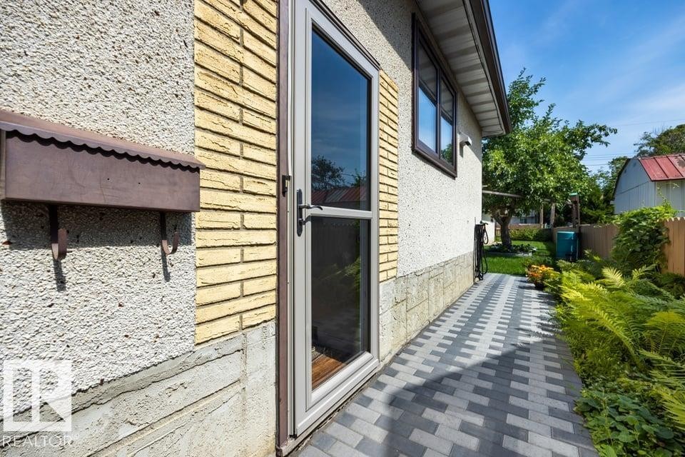 9823 151 Street Nw, Edmonton, AB - Outdoor