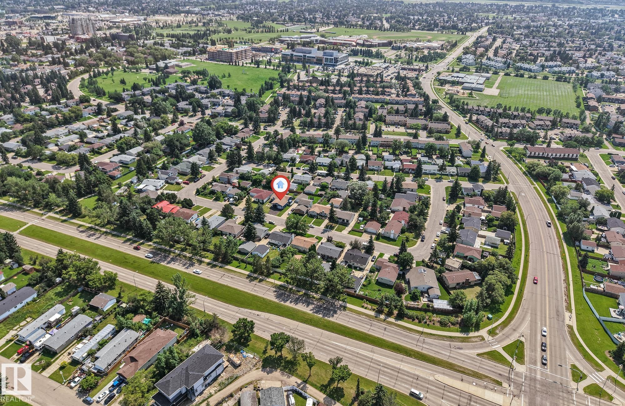 Aerial perspective showcasing a residential neighborhood with surrounding infrastructure - 7419 33 Avenue Nw, Edmonton, AB - Outdoor With View