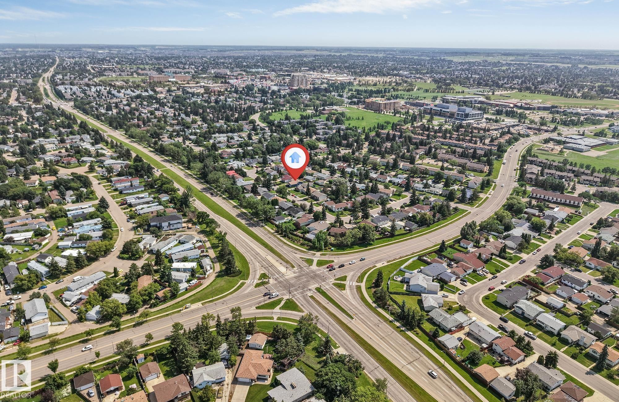 Image quality insufficient for description - 7419 33 Avenue Nw, Edmonton, AB - Outdoor With View