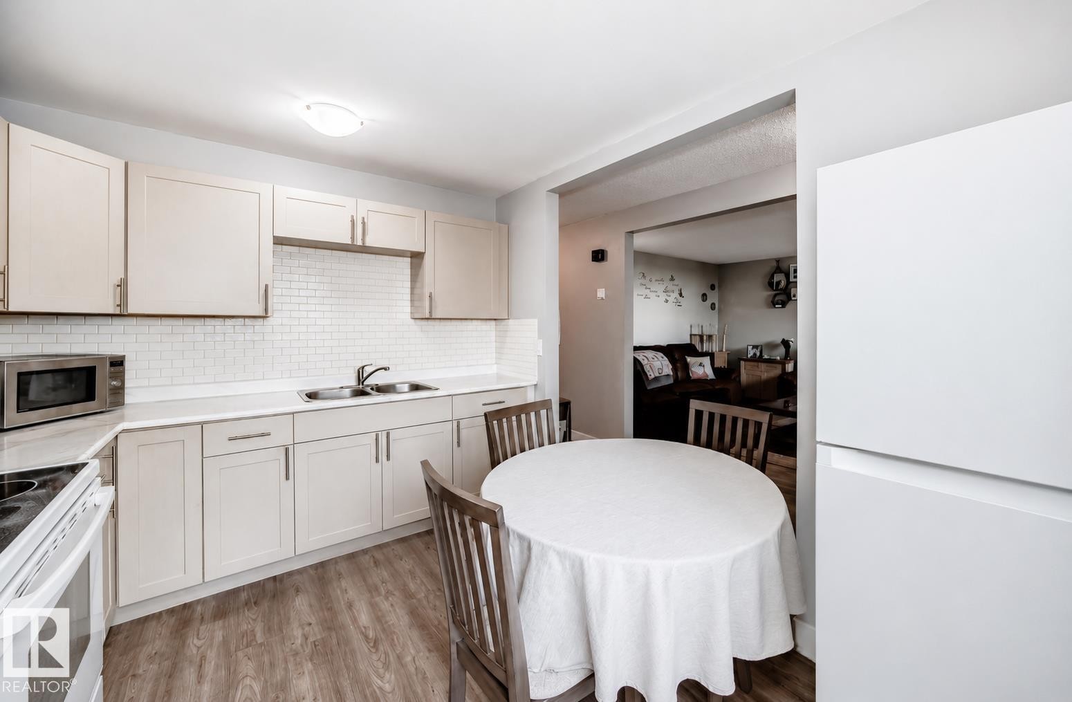 167 Roseland Village Nw, Edmonton, AB - Indoor
