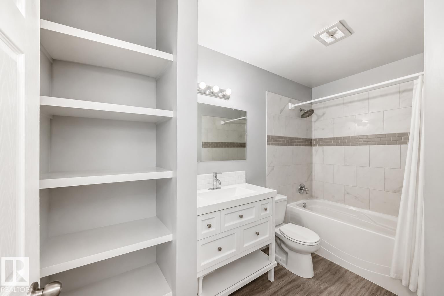 167 Roseland Village Nw, Edmonton, AB - Indoor Photo Showing Bathroom