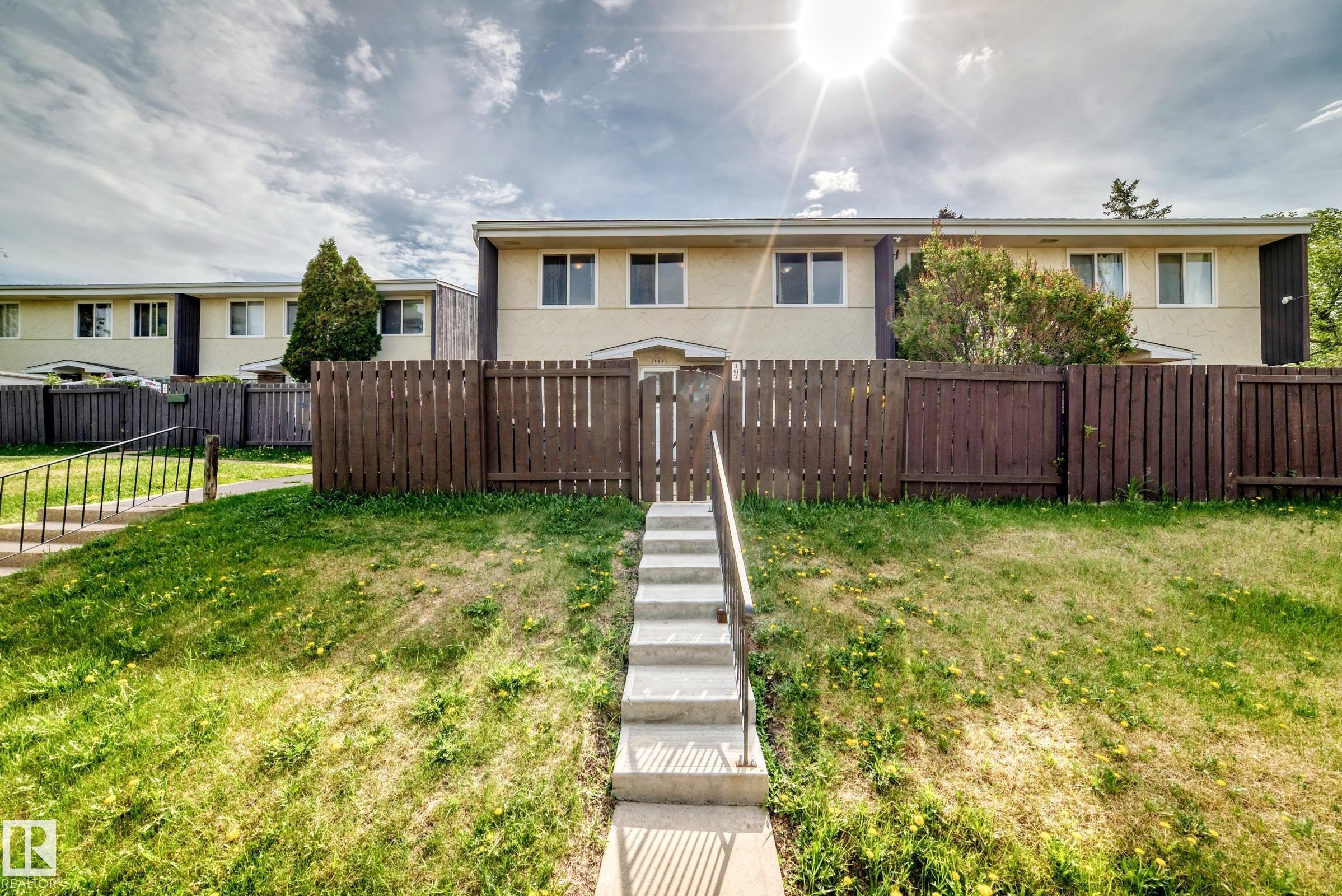 167 Roseland Village Nw, Edmonton, AB - Outdoor