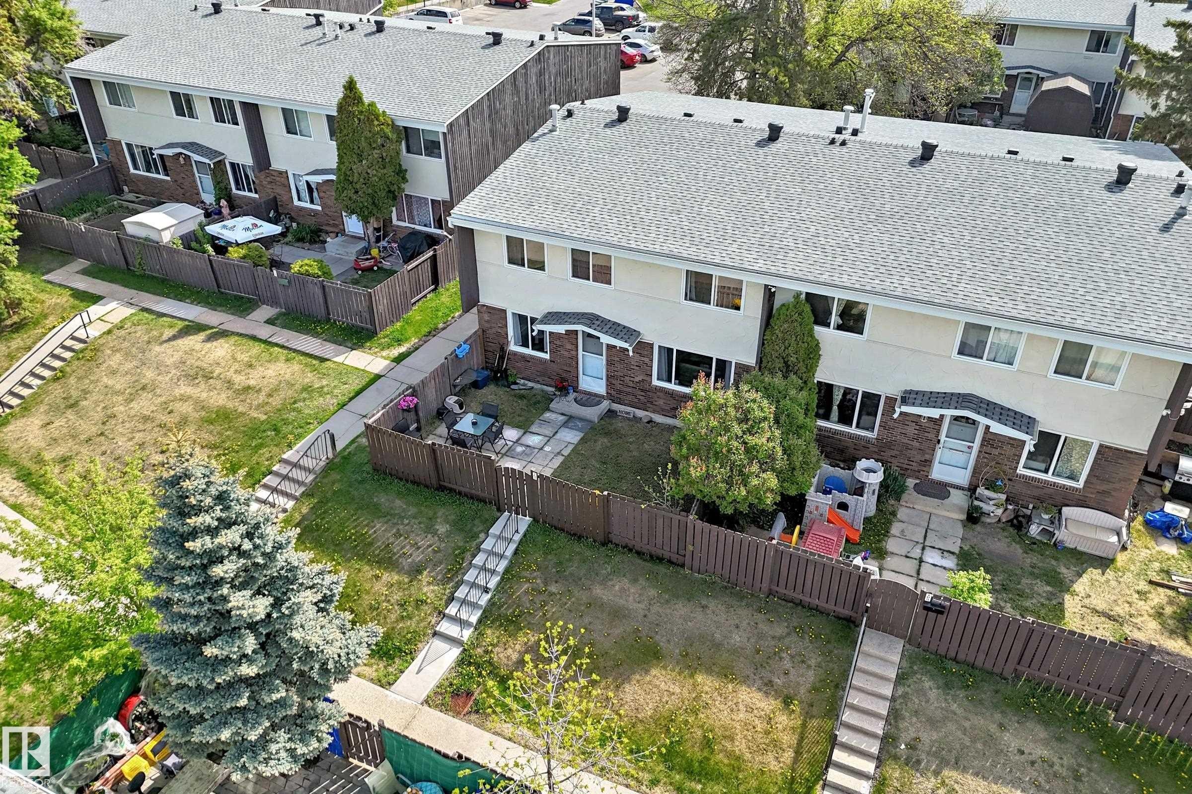 167 Roseland Village Nw, Edmonton, AB - Outdoor