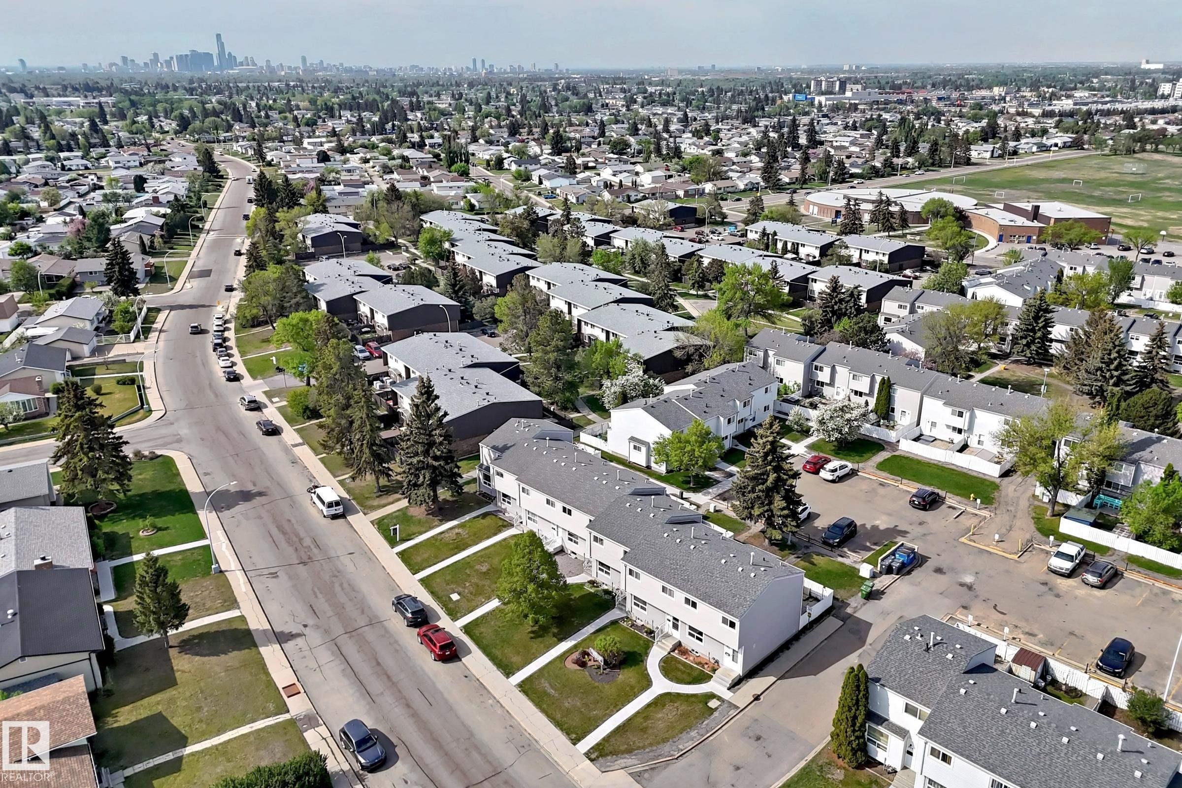 167 Roseland Village Nw, Edmonton, AB - Outdoor With View