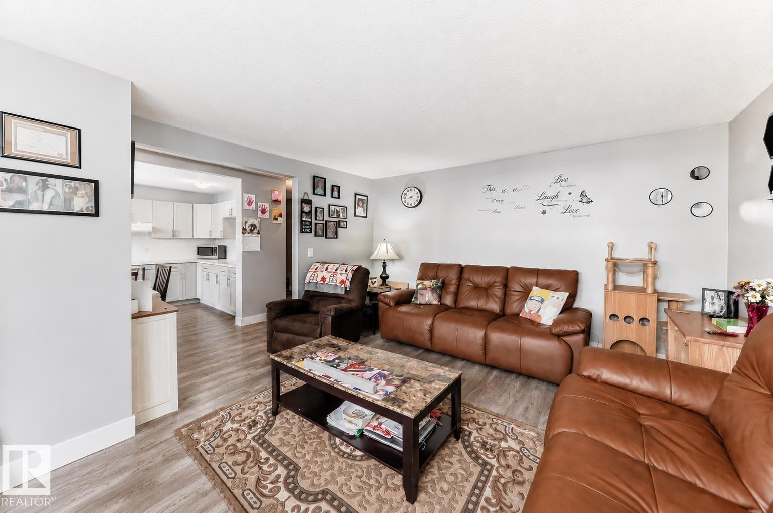 167 Roseland Village Nw, Edmonton, AB - Indoor Photo Showing Living Room
