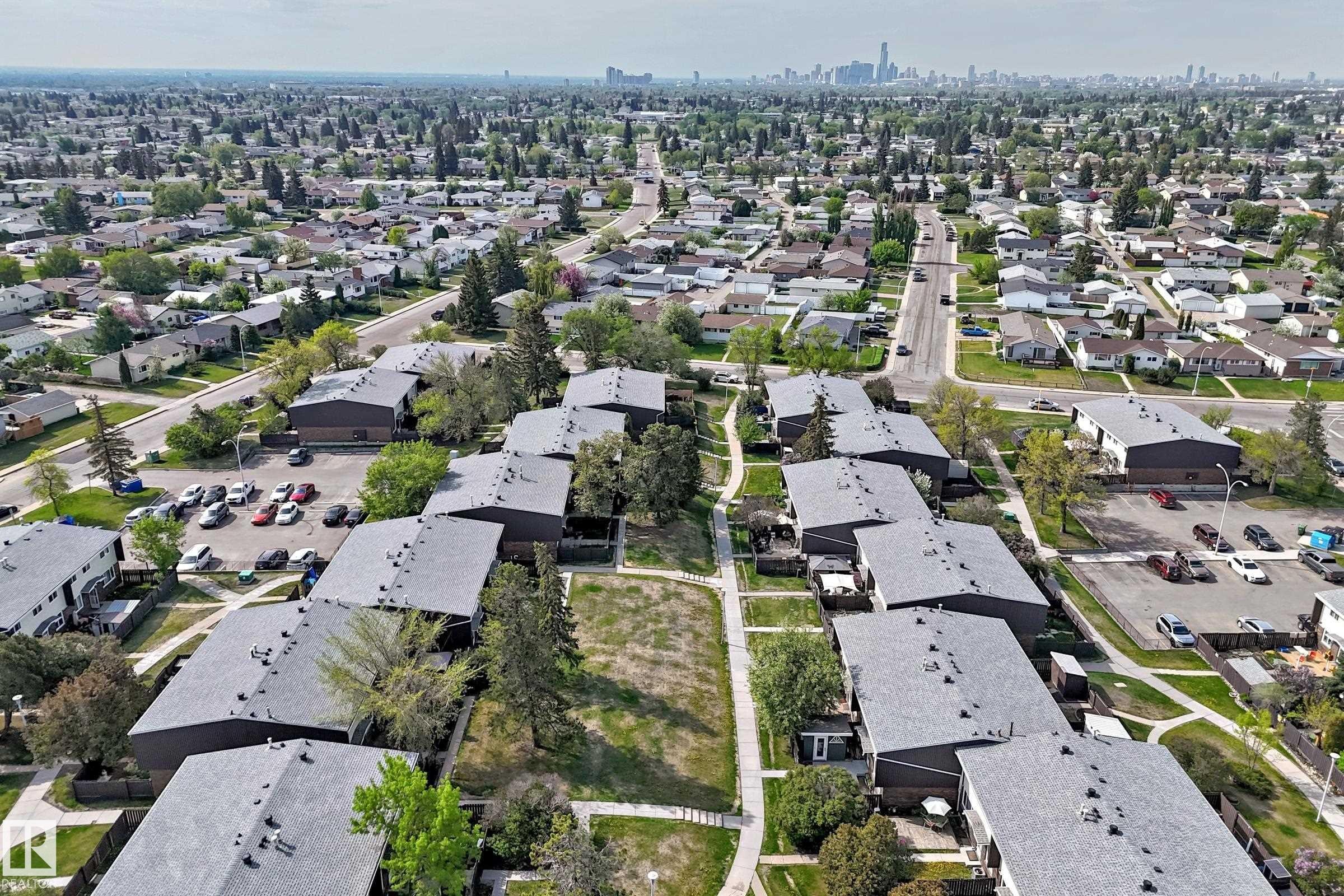 167 Roseland Village Nw, Edmonton, AB - Outdoor With View