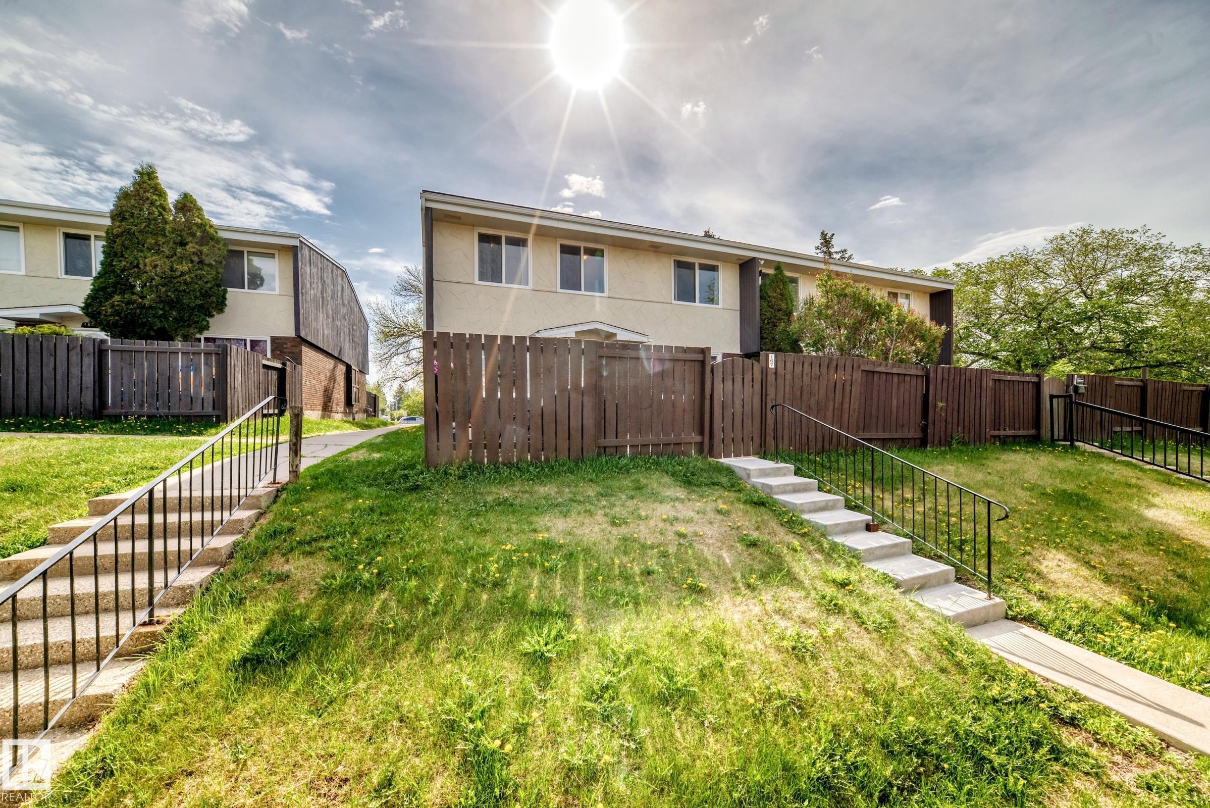 167 Roseland Village Nw, Edmonton, AB - Outdoor