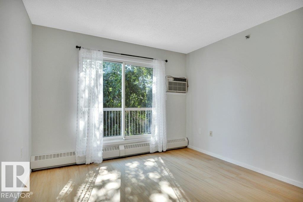 #404E 17511 98A Av Nw, Edmonton, AB - Indoor Photo Showing Other Room