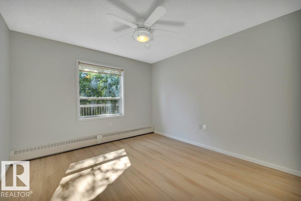 #404E 17511 98A Av Nw, Edmonton, AB - Indoor Photo Showing Other Room