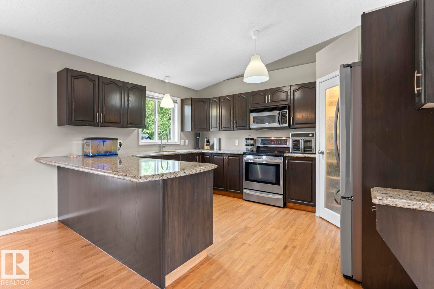 812 12 Avenue, Cold Lake, AB - Indoor Photo Showing Kitchen