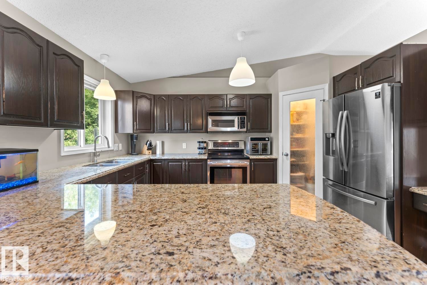 812 12 Avenue, Cold Lake, AB - Indoor Photo Showing Kitchen With Double Sink With Upgraded Kitchen