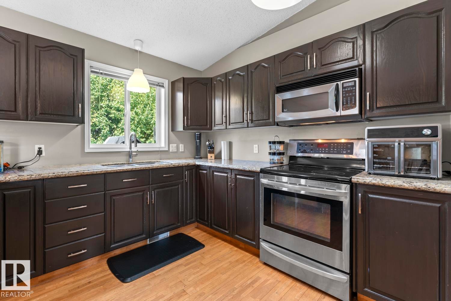 812 12 Avenue, Cold Lake, AB - Indoor Photo Showing Kitchen